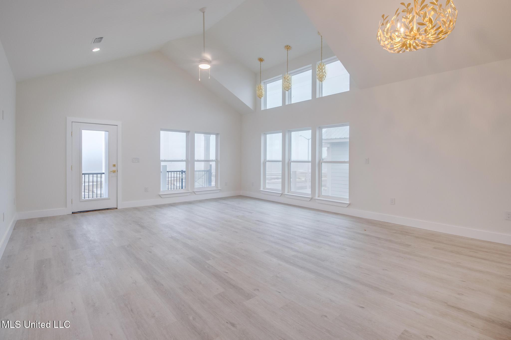 128 W Beach Boulevard Property Photo 3
