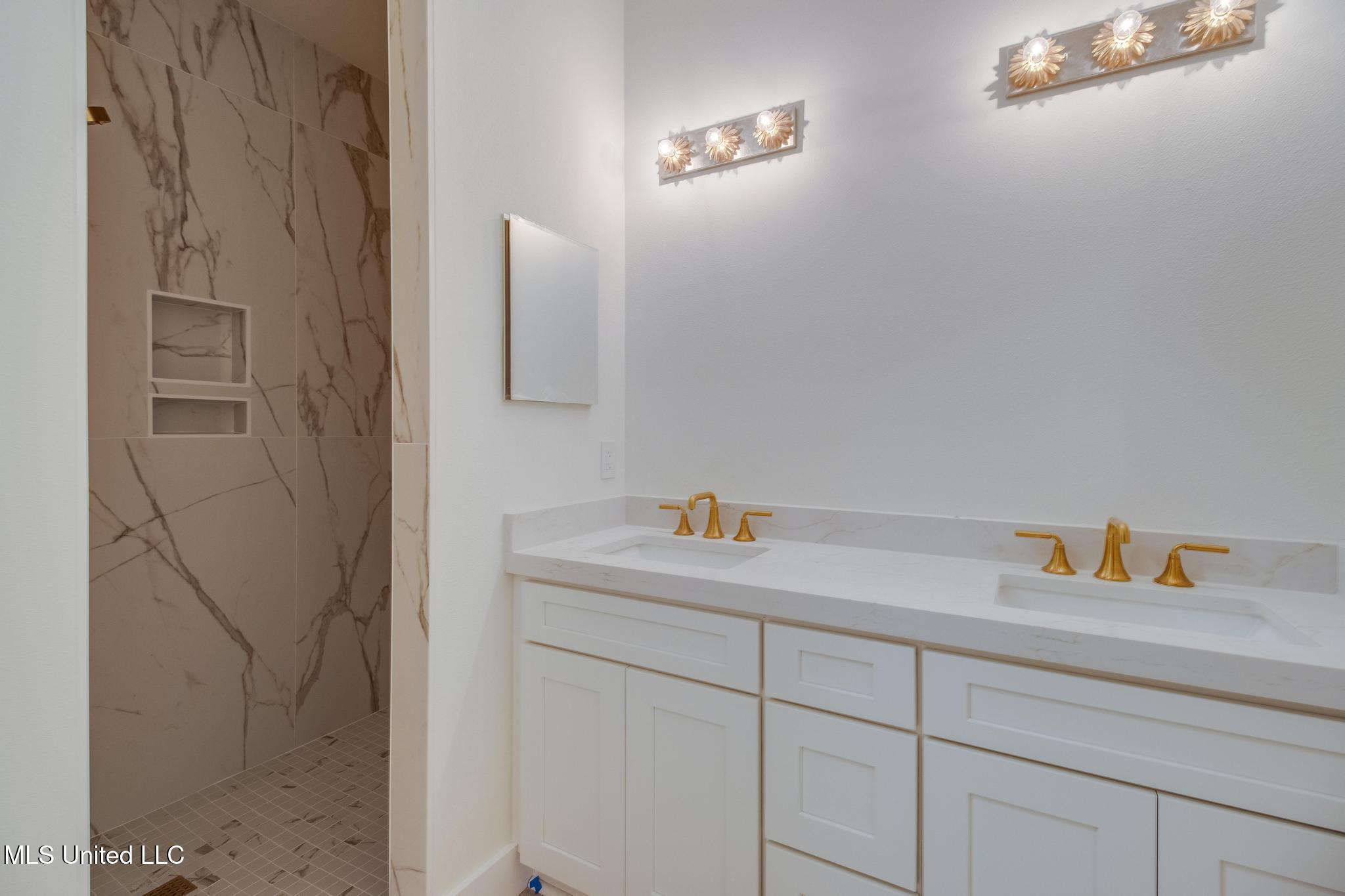 128 W Beach Boulevard Property Photo 12