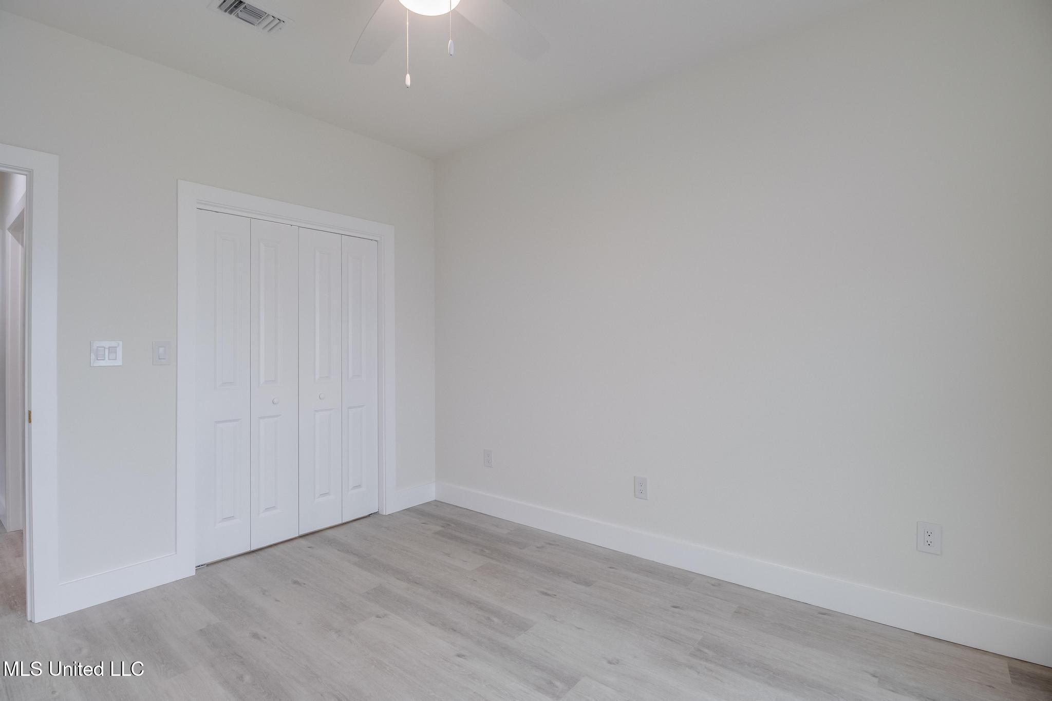 128 W Beach Boulevard Property Photo 14