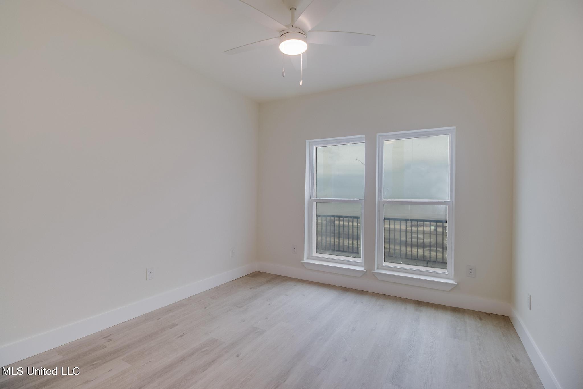 128 W Beach Boulevard Property Photo 15
