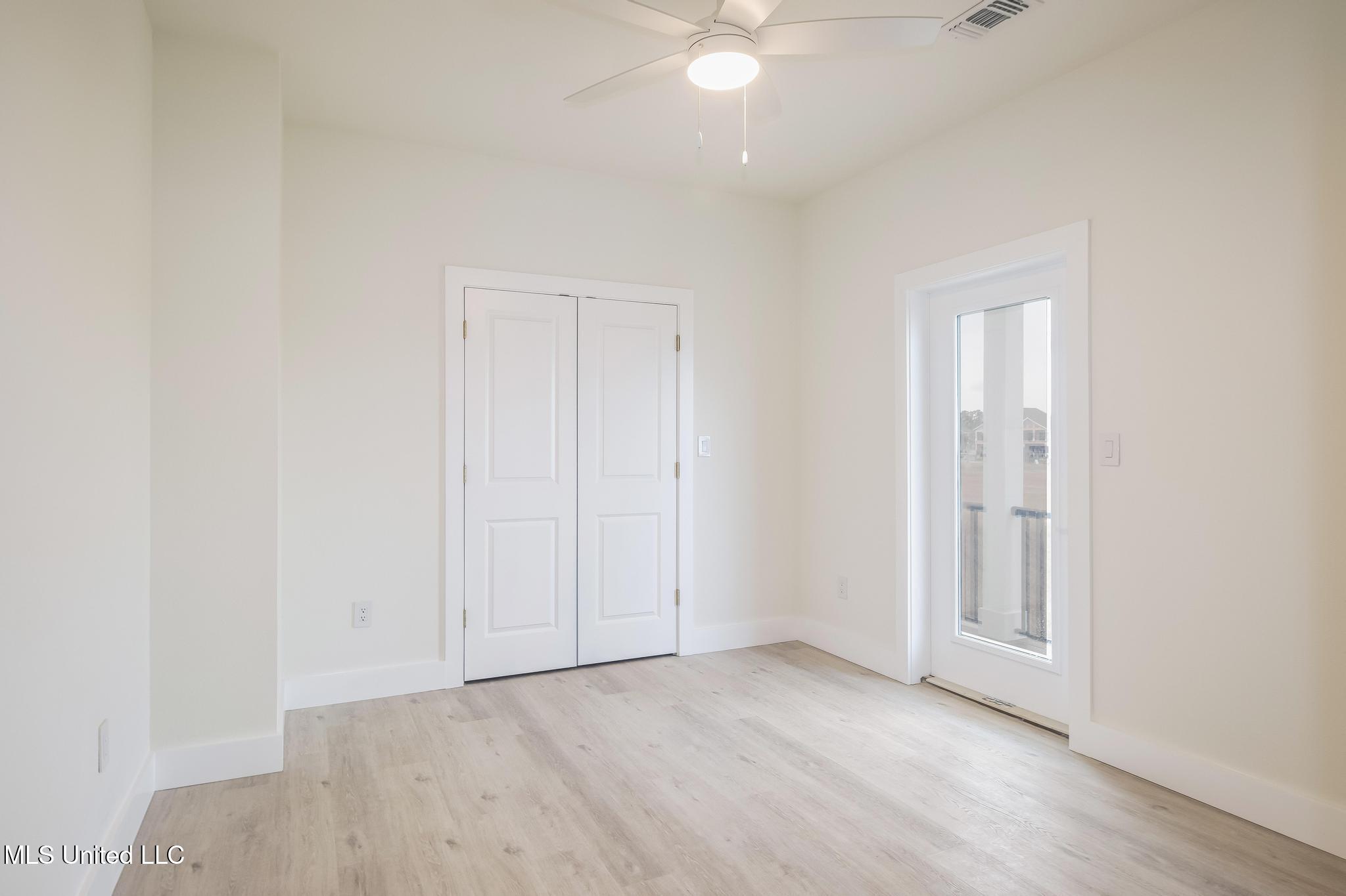 128 W Beach Boulevard Property Photo 17
