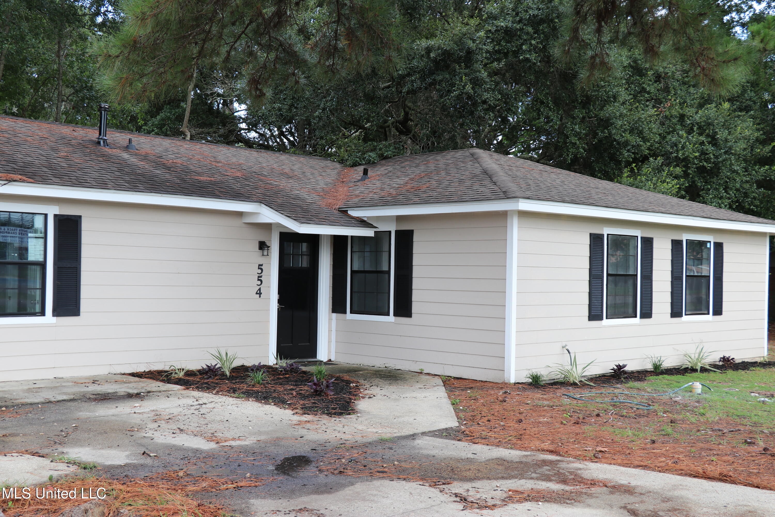 554-556 Loposser Avenue Property Photo 2