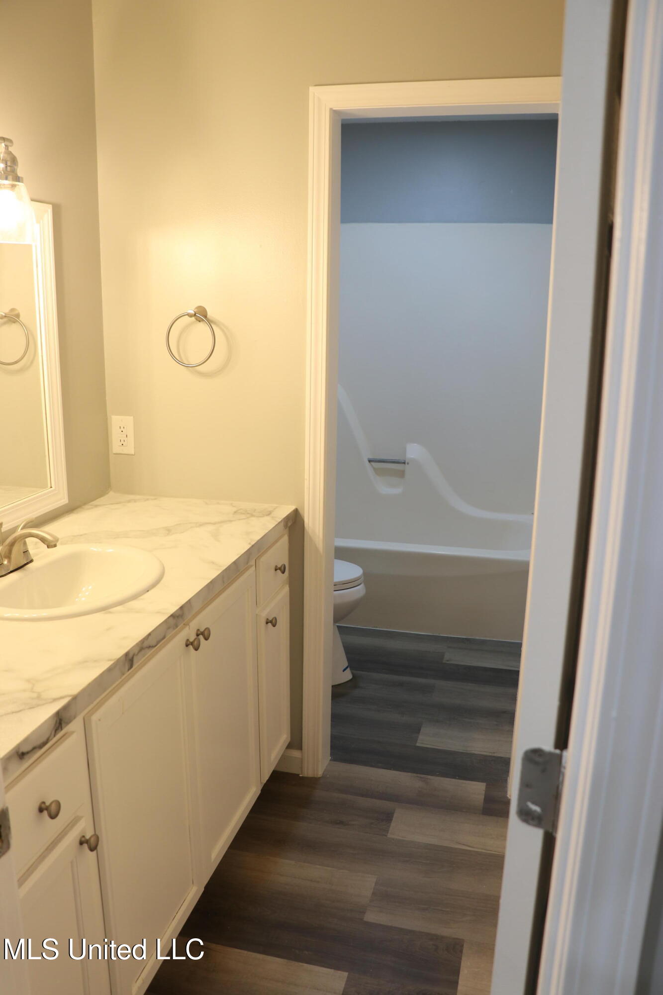554-556 Loposser Avenue Property Photo 6