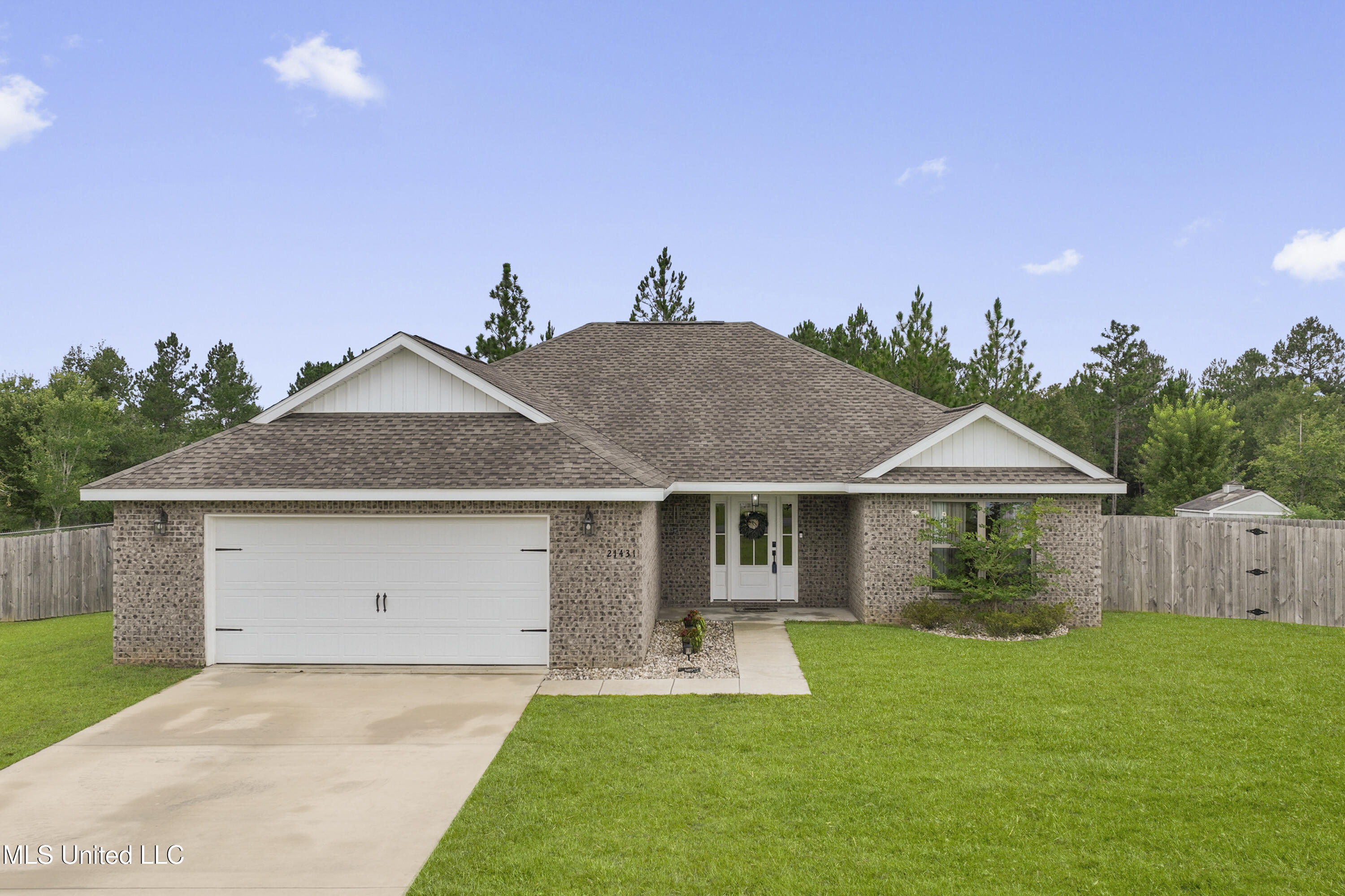 21431 E Edgewood Drive Property Photo 1