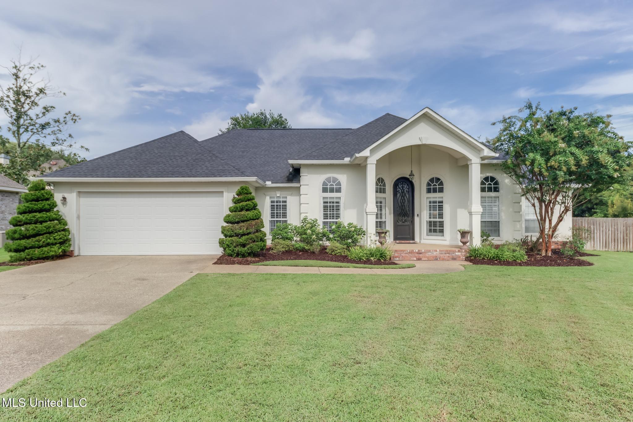 418 Carmargue Lane Property Photo 1