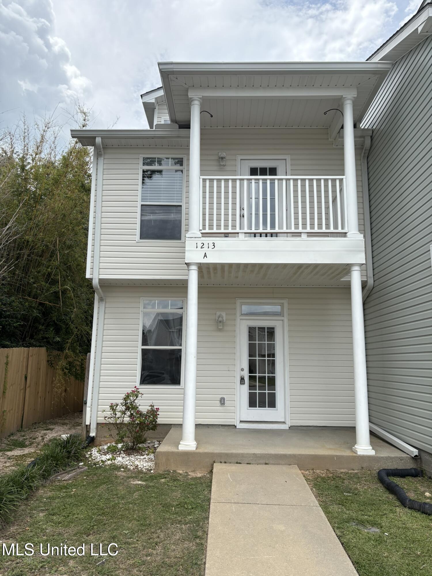 1213 Century Oaks Drive Property Photo 1