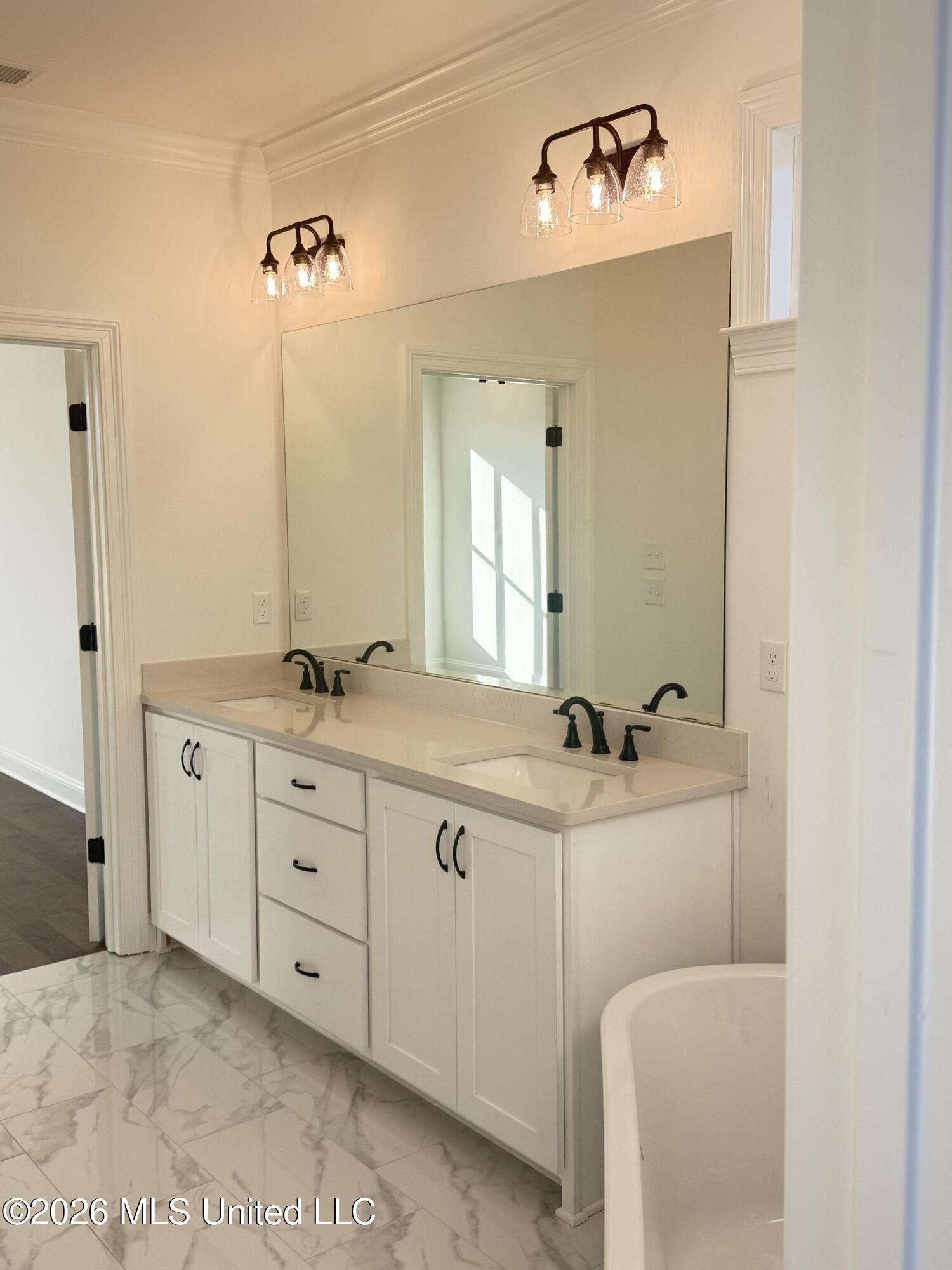2255 Livingston Way Property Photo 4