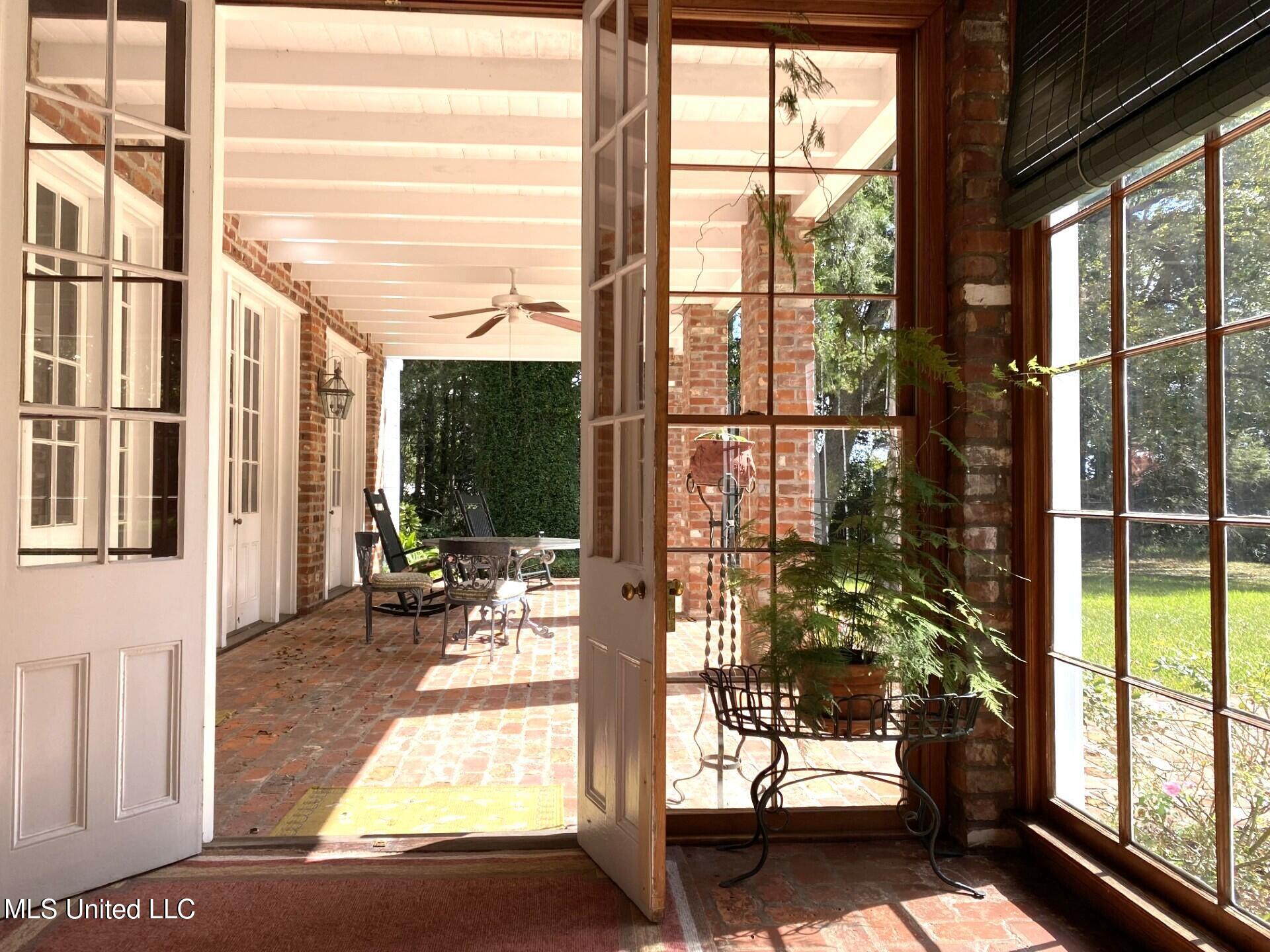 200 Devereaux Drive Property Photo 9