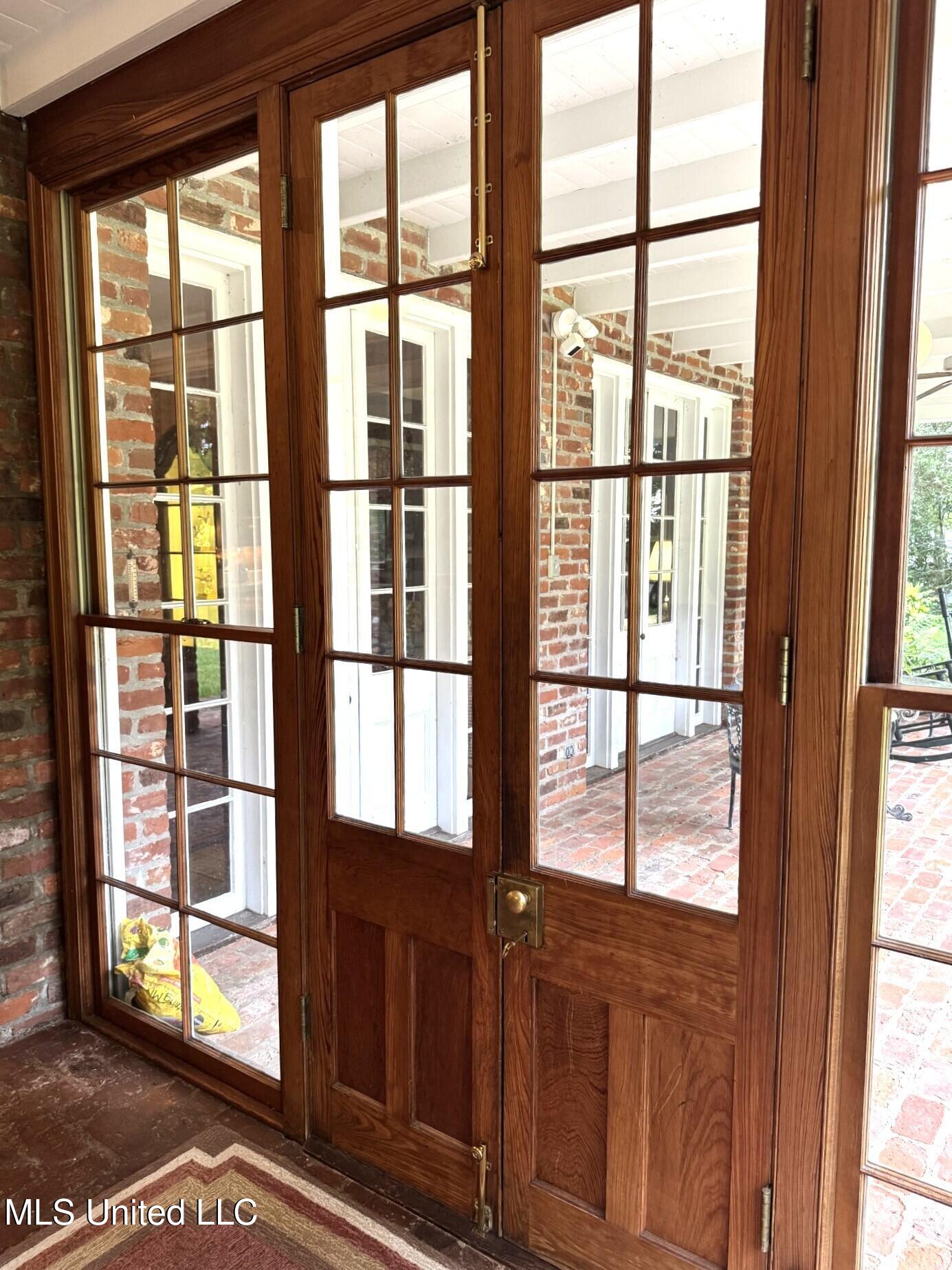 200 Devereaux Drive Property Photo 11
