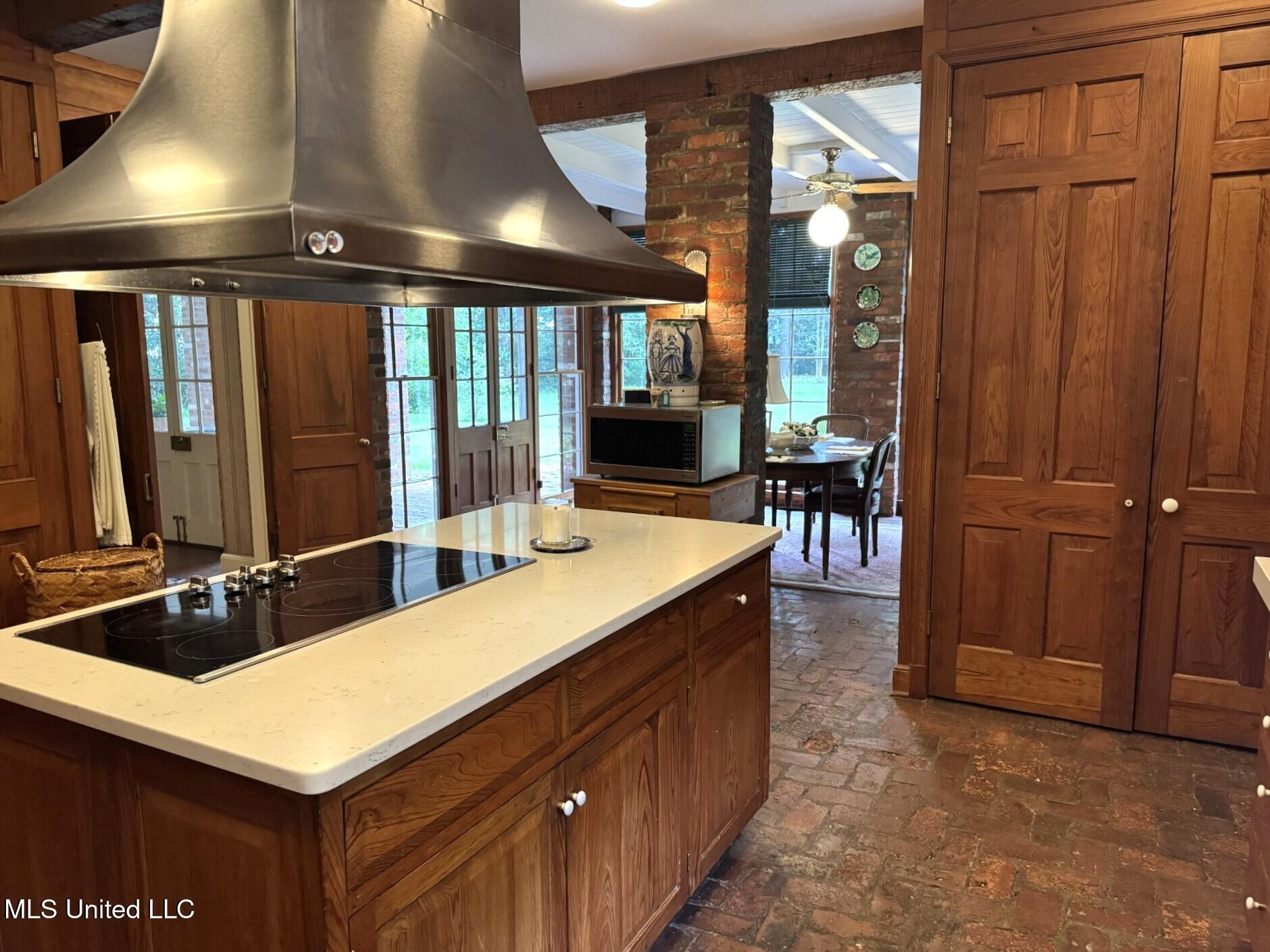 200 Devereaux Drive Property Photo 16