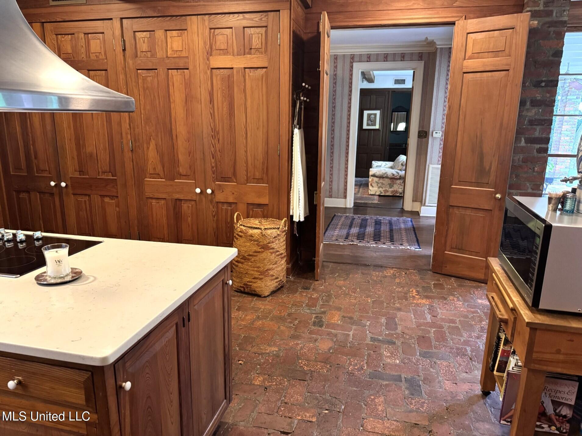 200 Devereaux Drive Property Photo 17