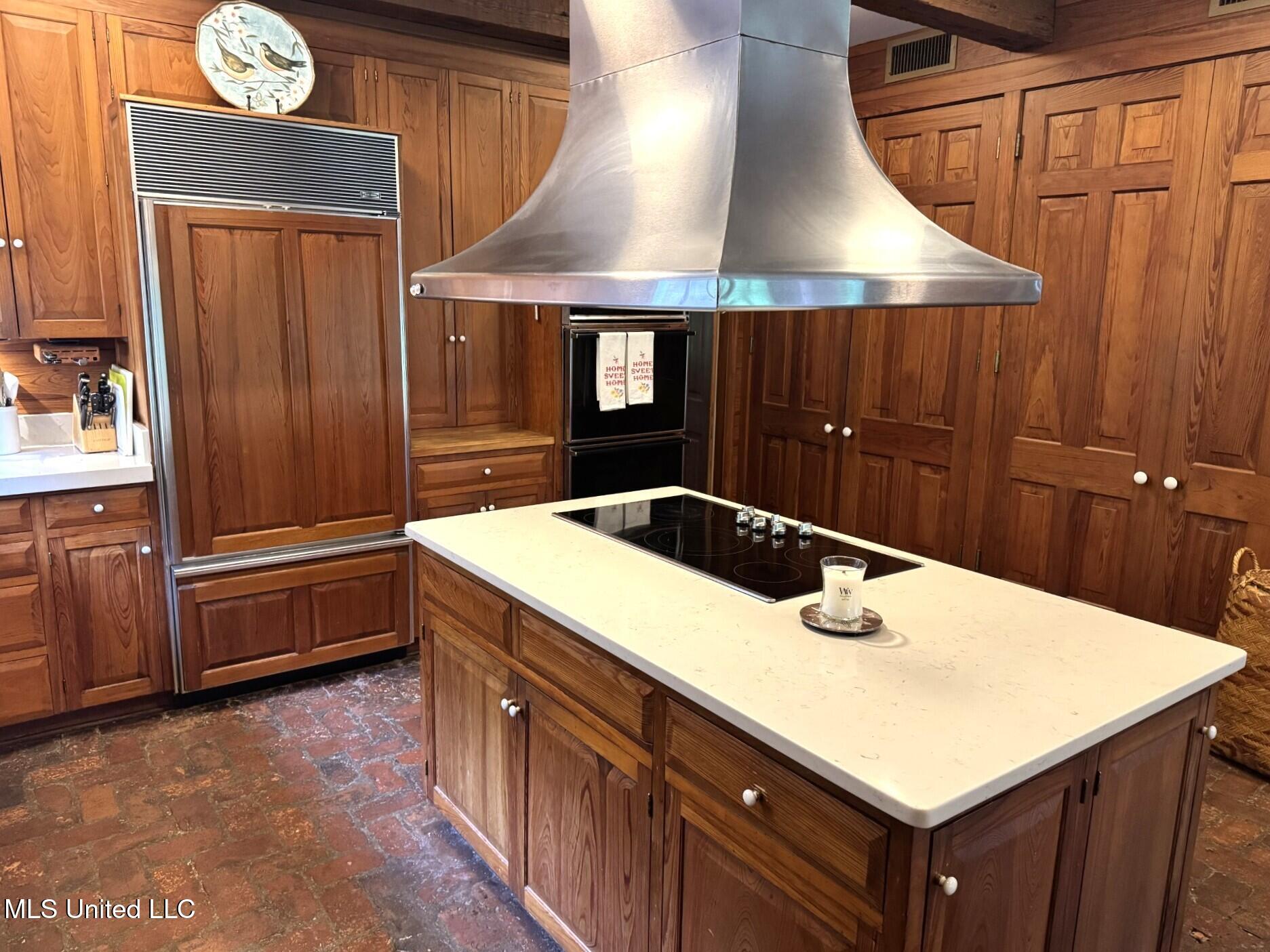 200 Devereaux Drive Property Photo 18