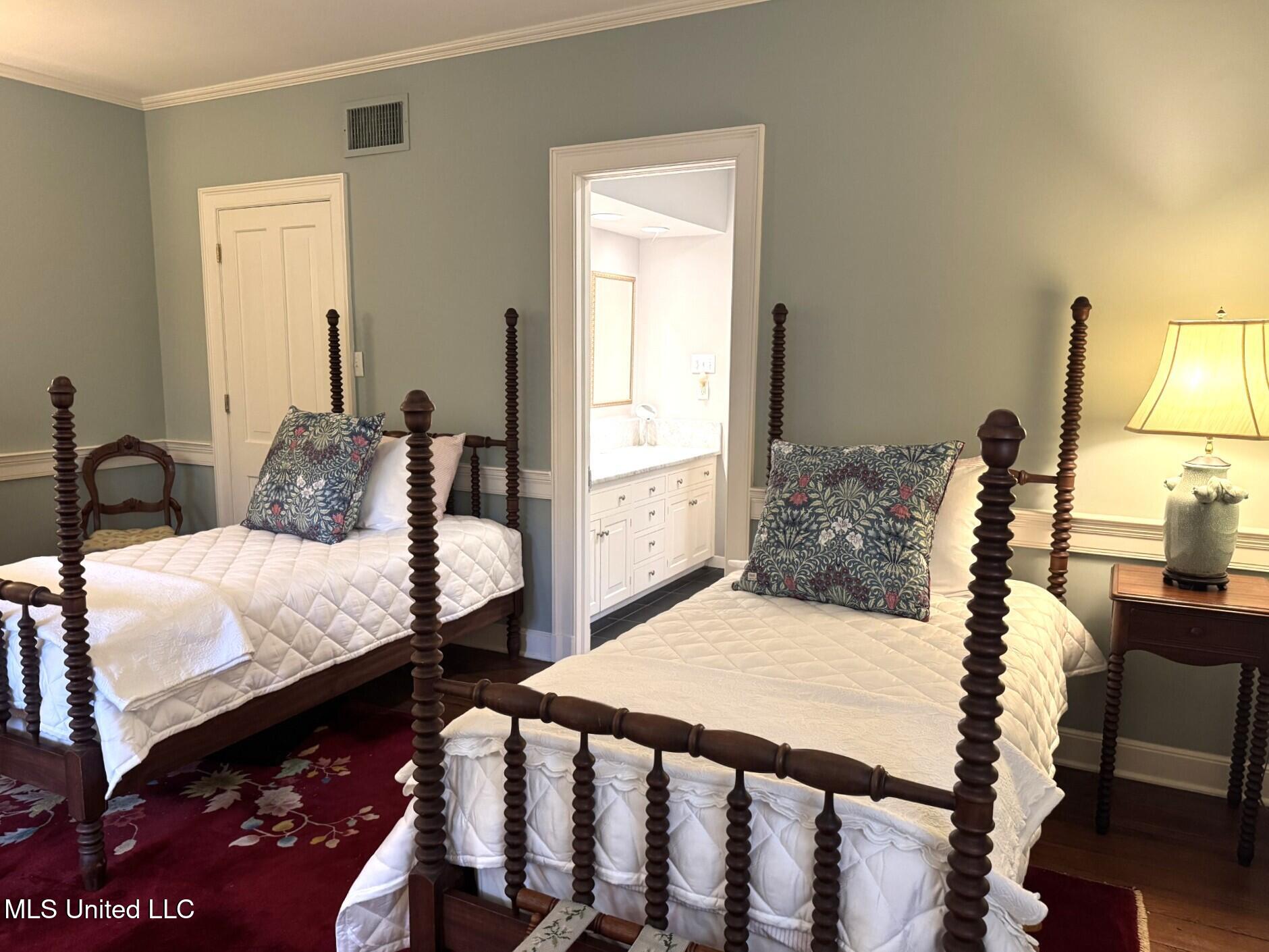 200 Devereaux Drive Property Photo 44