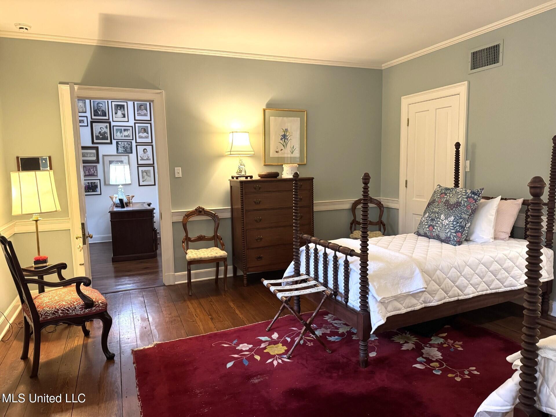 200 Devereaux Drive Property Photo 47