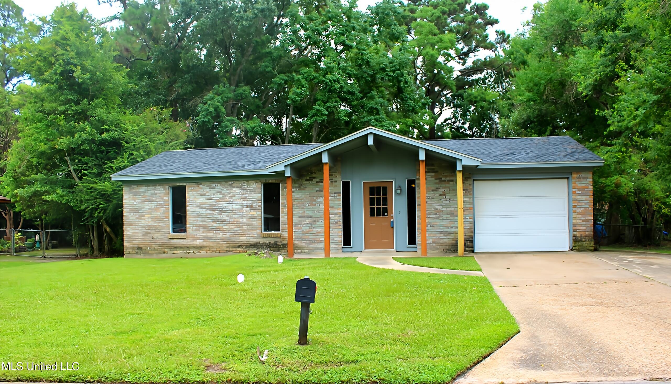 1905 C W Webb Road Property Photo 1