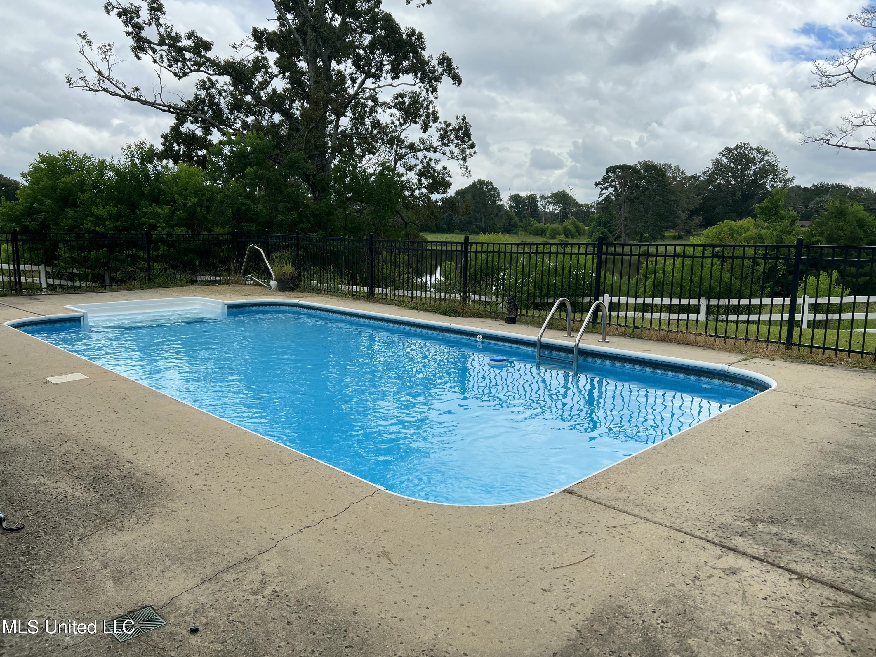 3767 Springridge Road Property Photo 2
