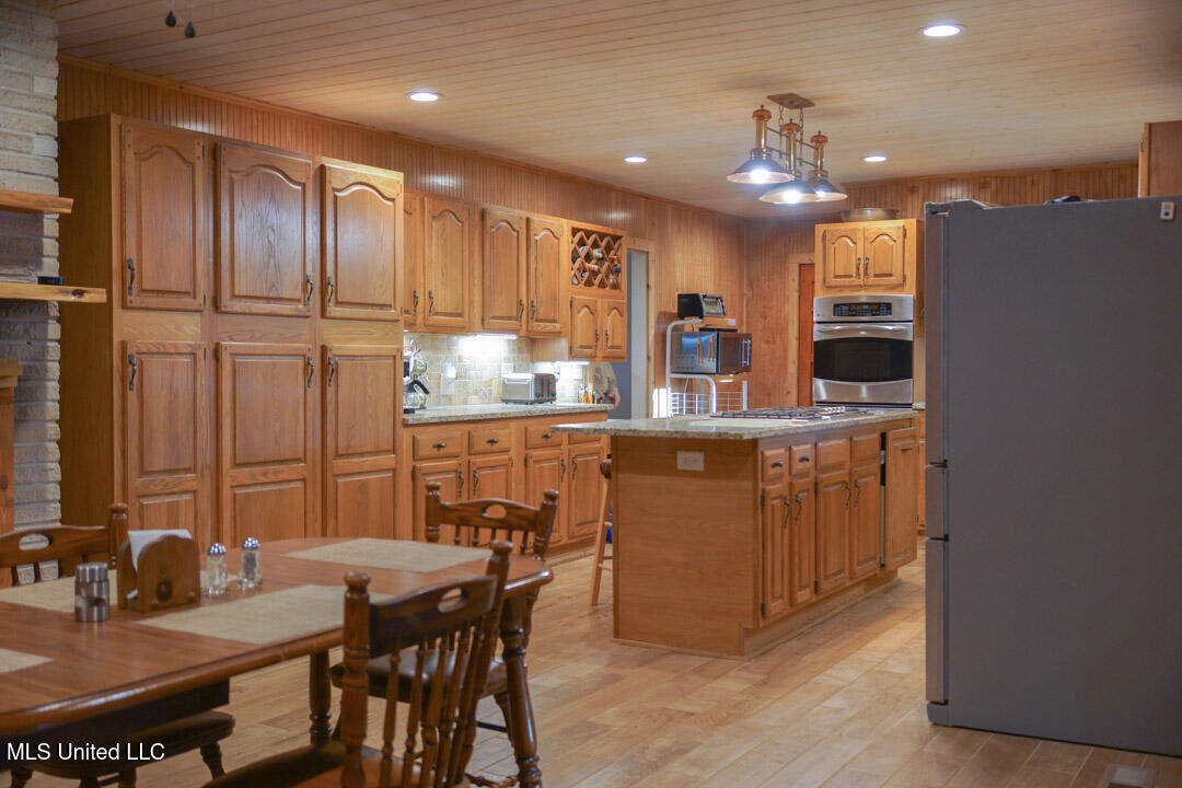 3767 Springridge Road Property Photo 10