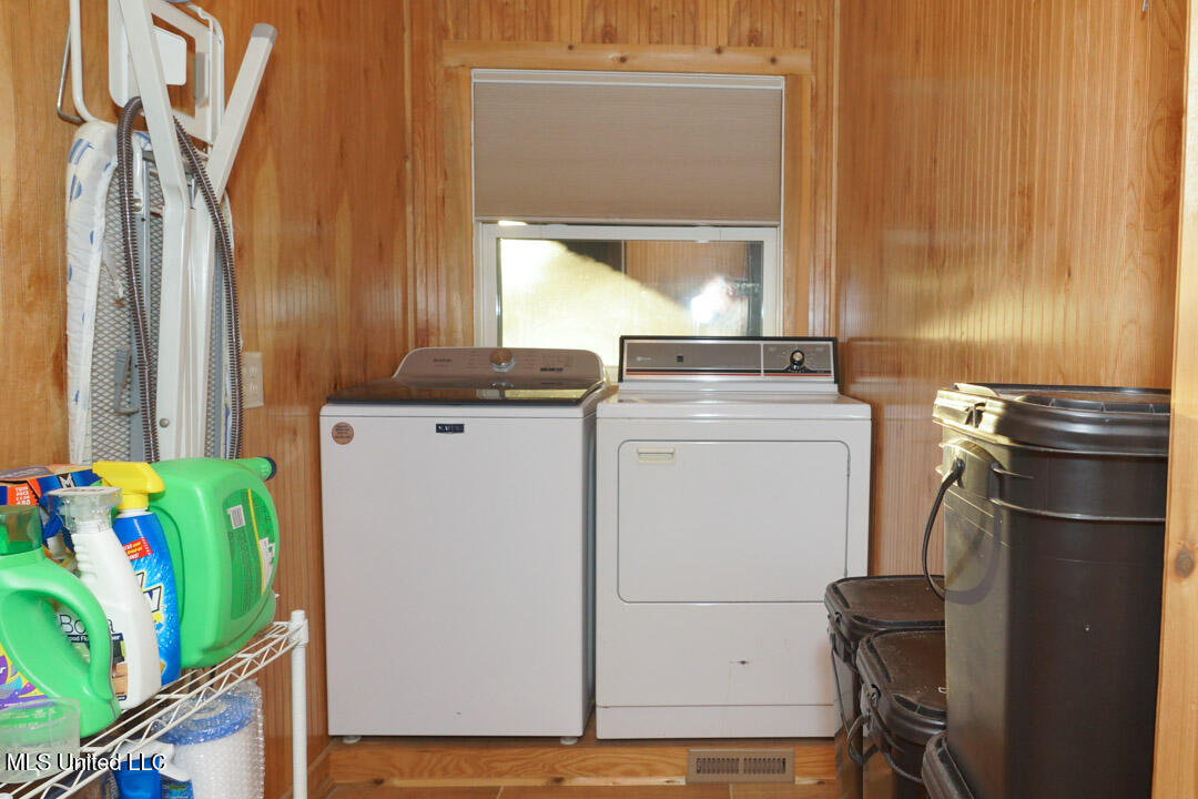 3767 Springridge Road Property Photo 11