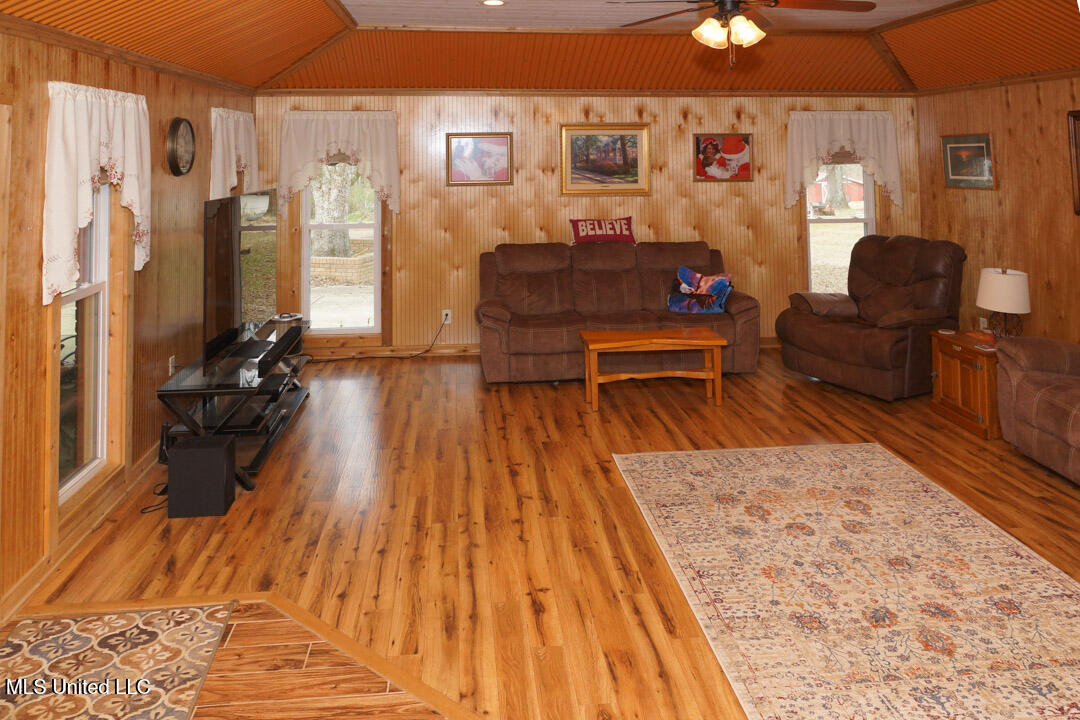 3767 Springridge Road Property Photo 15