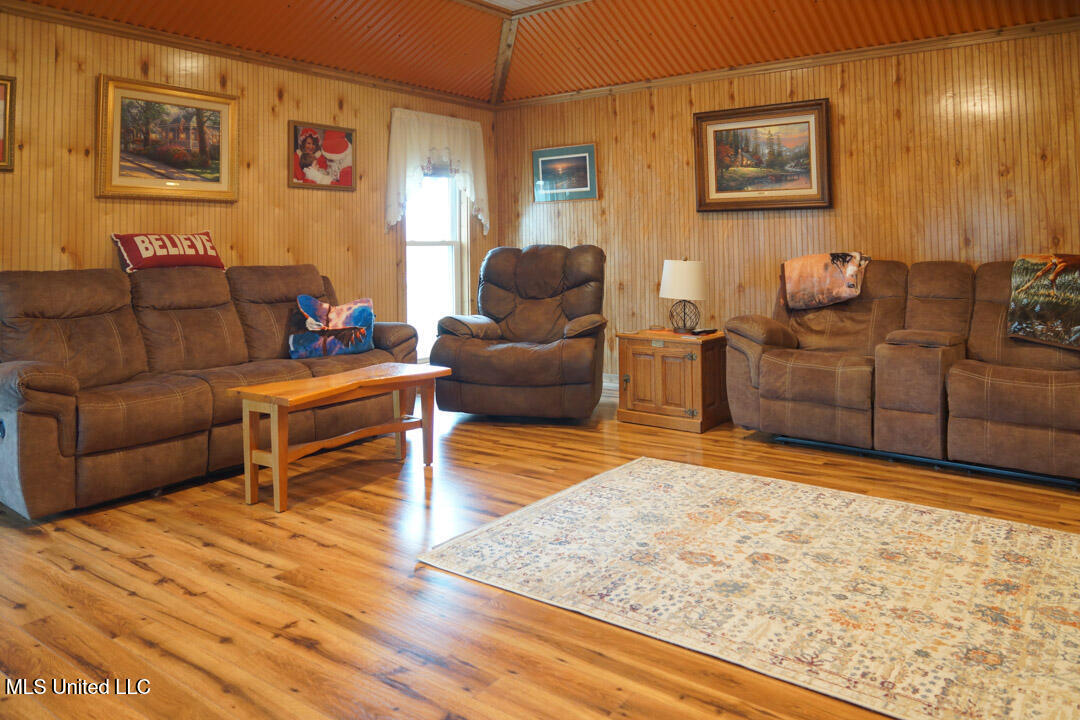 3767 Springridge Road Property Photo 16