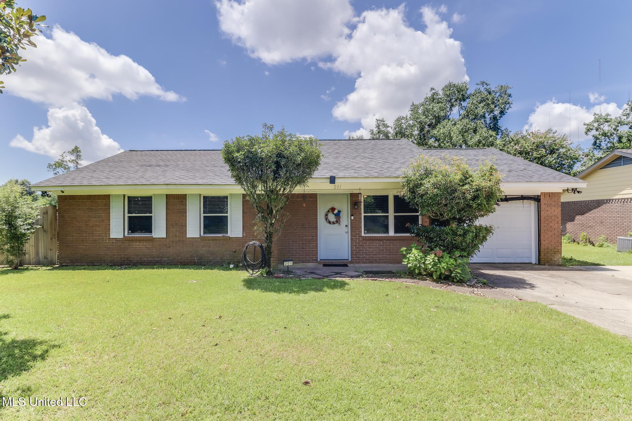 201 Mary Drive Property Photo 1