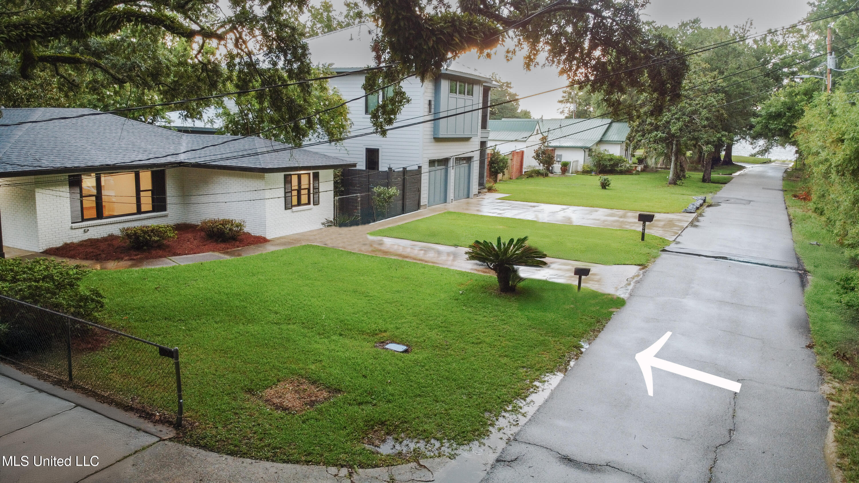 310 Hillandale Avenue Property Photo 14