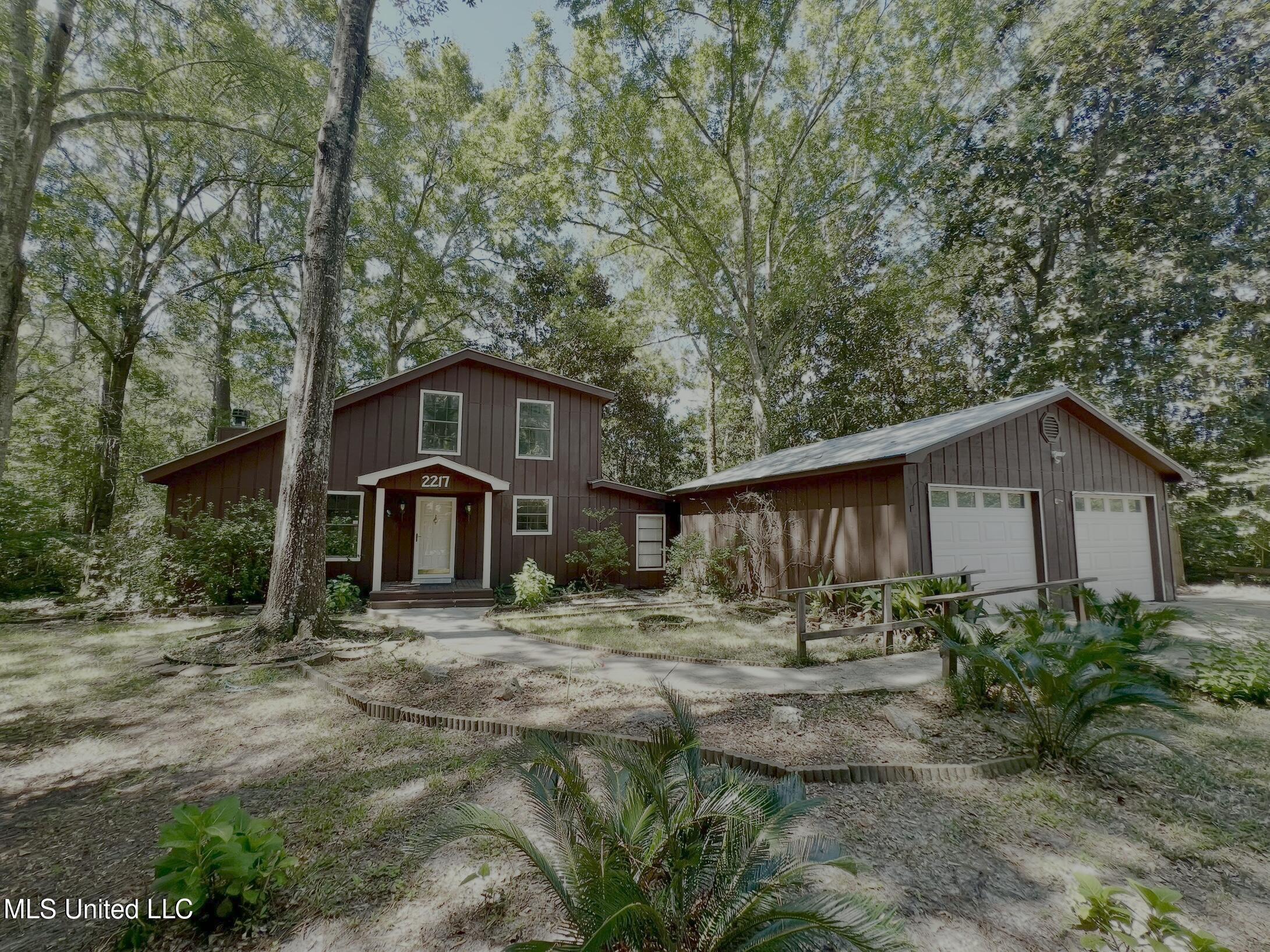 2217 Bayou View Circle Property Photo 1