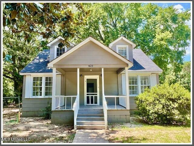 625 N East Avenue Property Photo 1