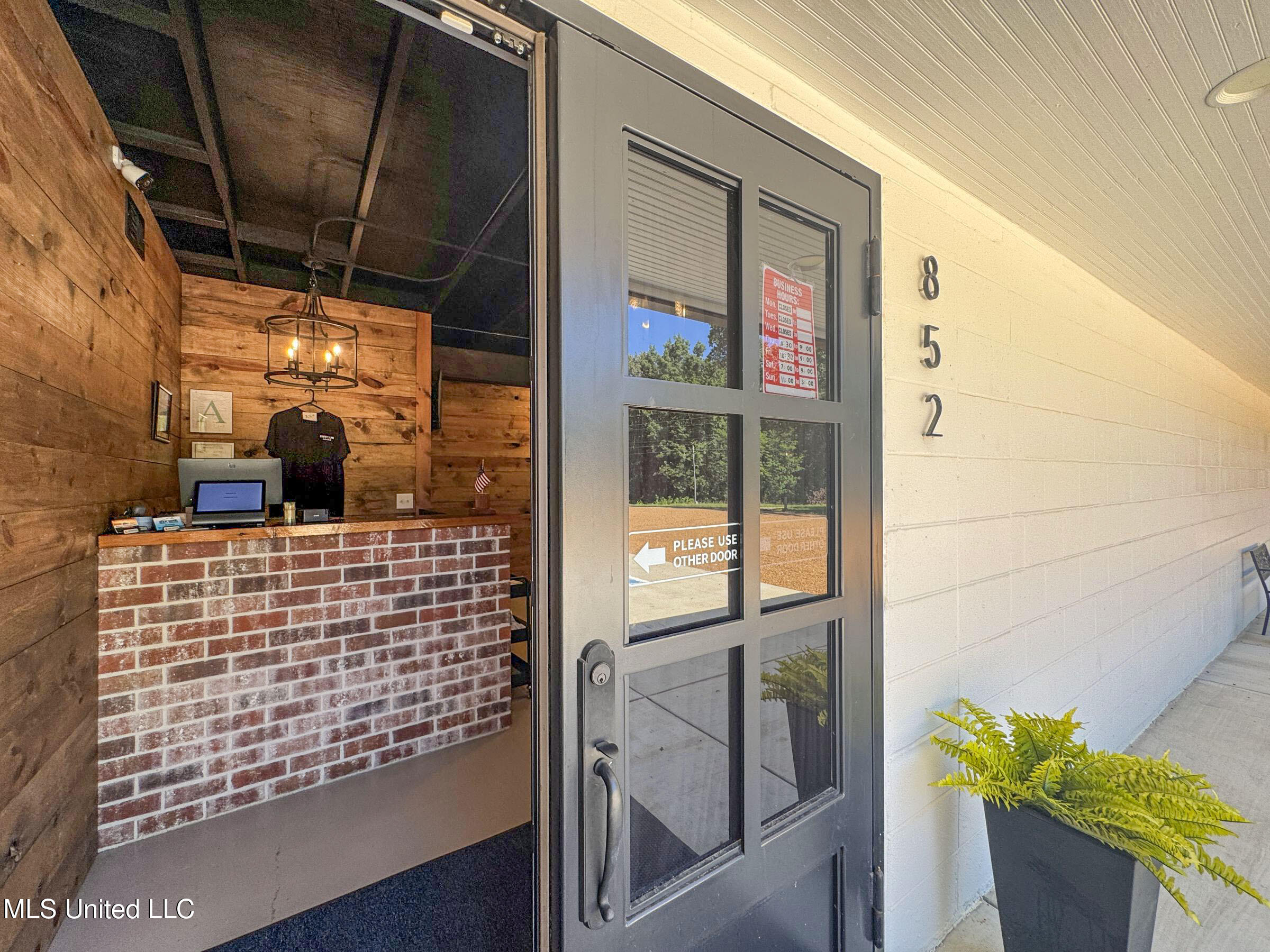 852 310 Property Photo 37