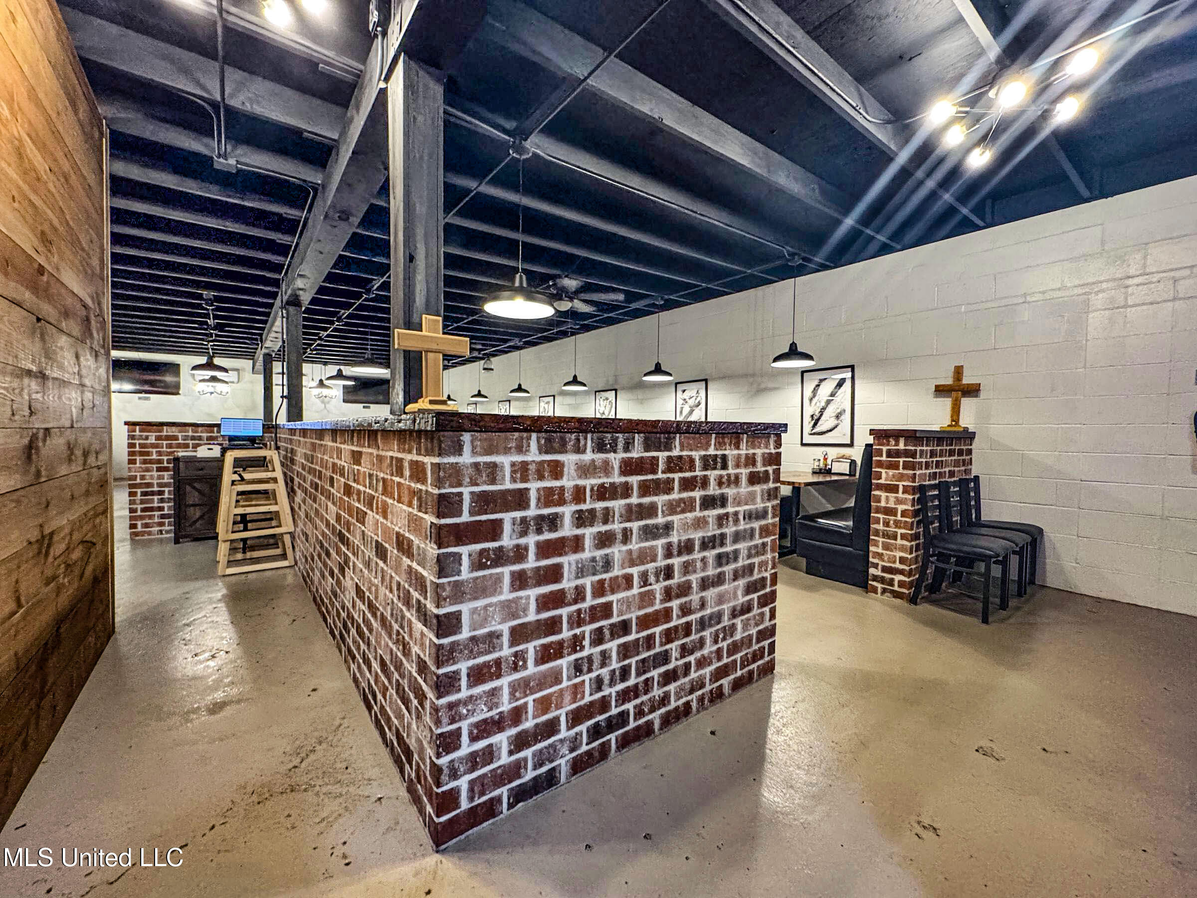 852 310 Property Photo 44