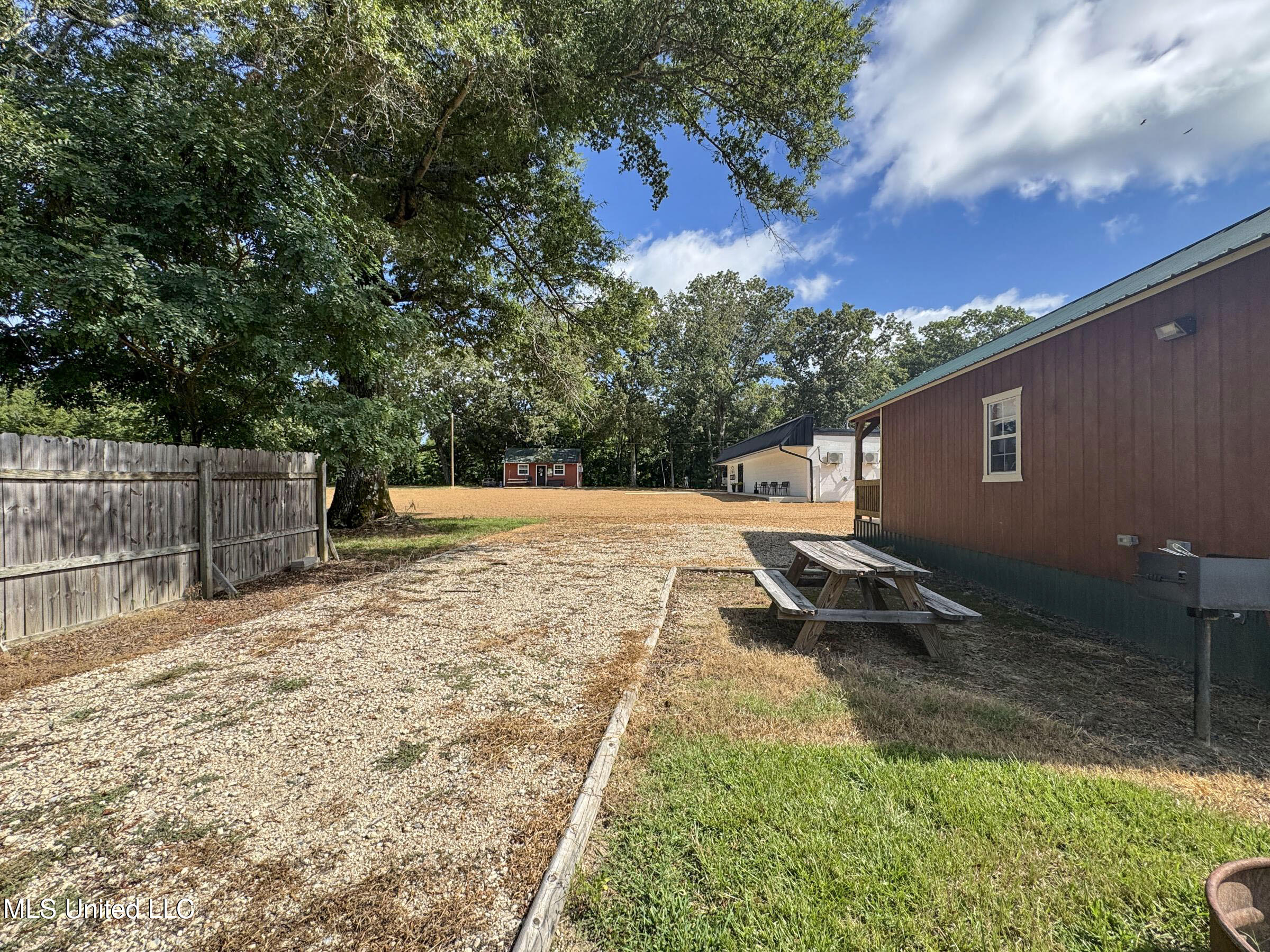 852 310 Property Photo 93