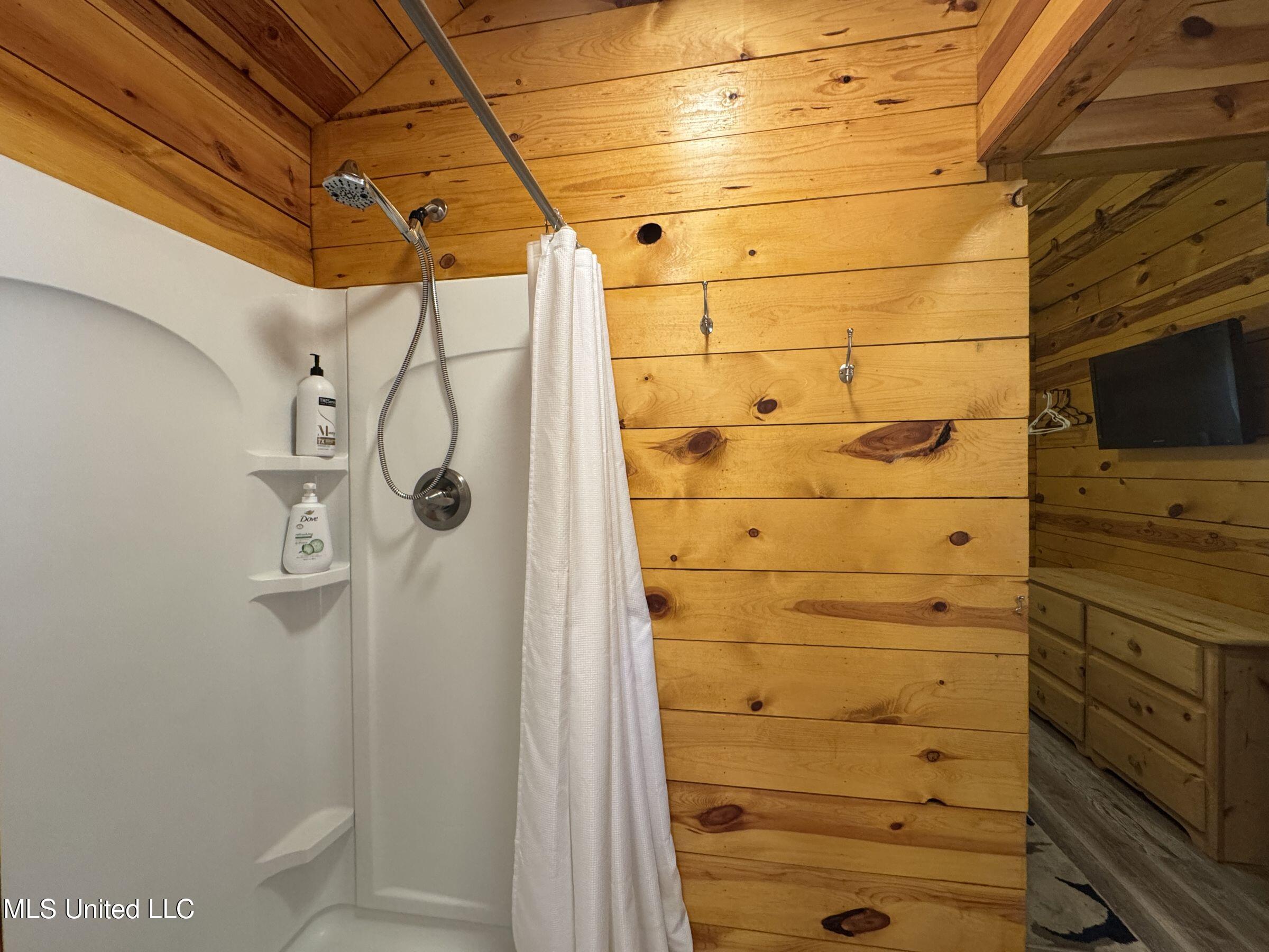 852 310 Property Photo 105