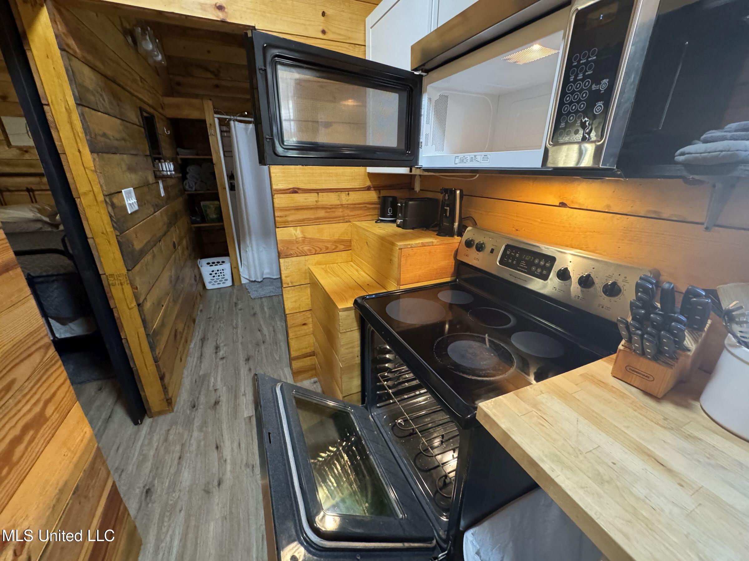 852 310 Property Photo 147