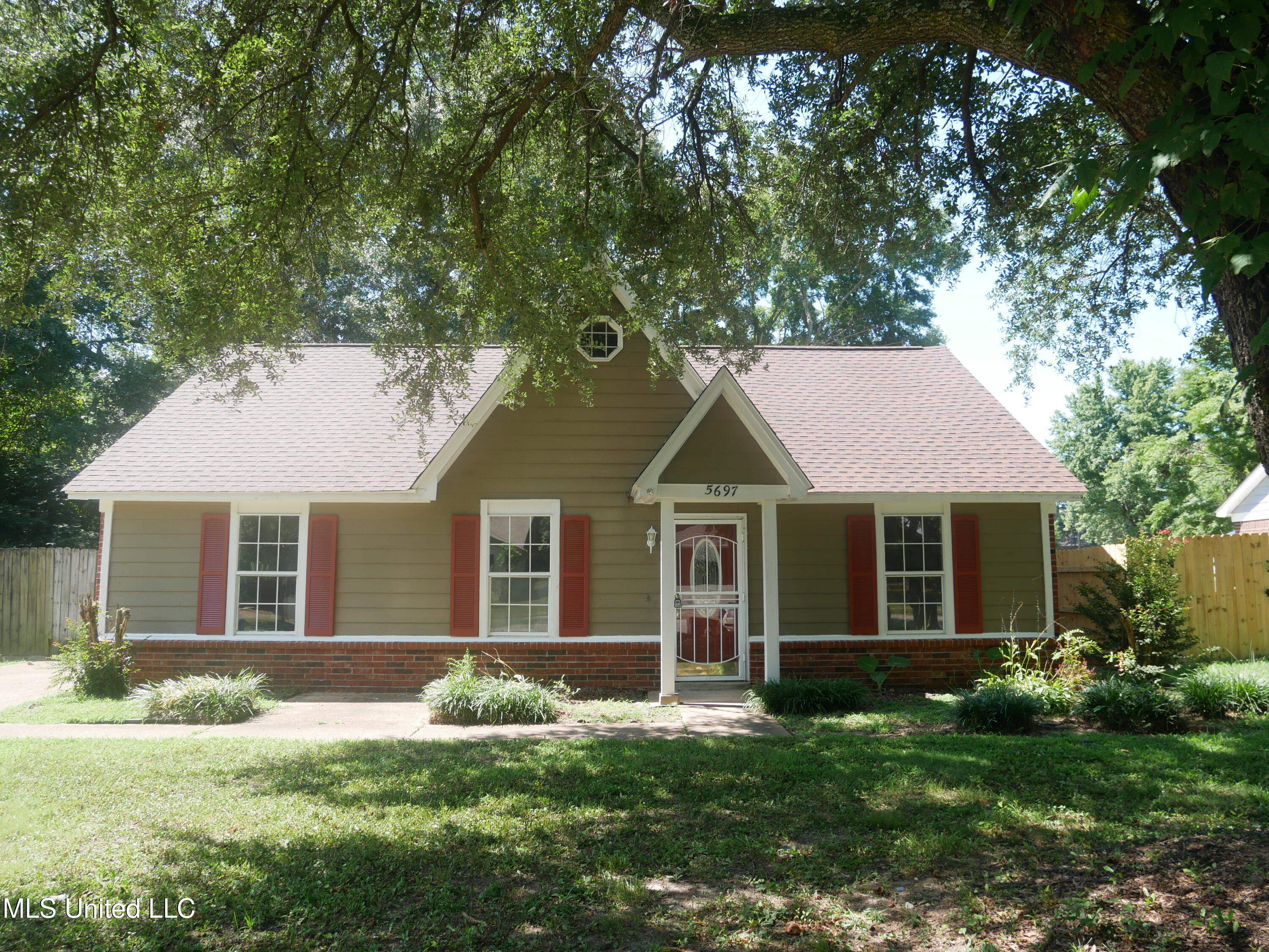 5697 Shannon Drive Property Photo 1