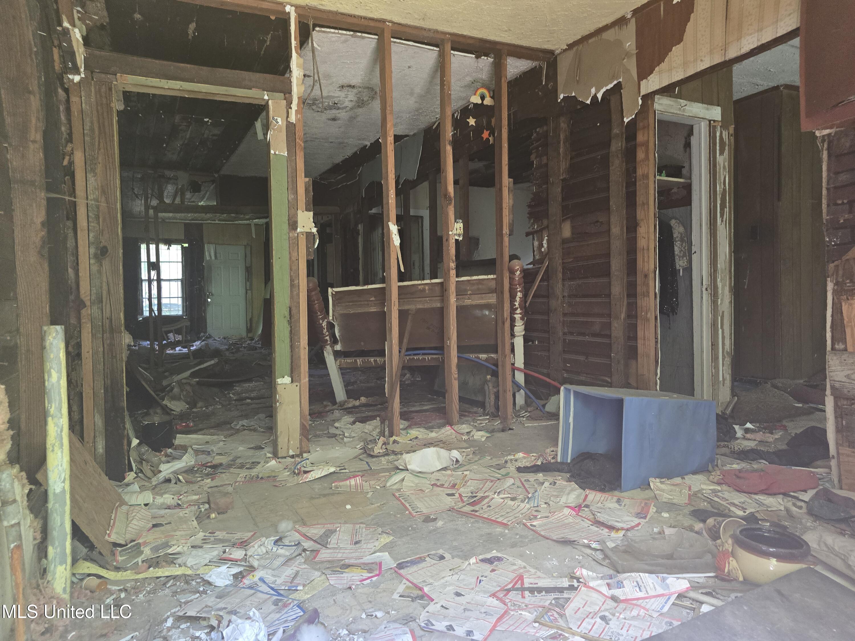 207 Huron Street Property Photo 4