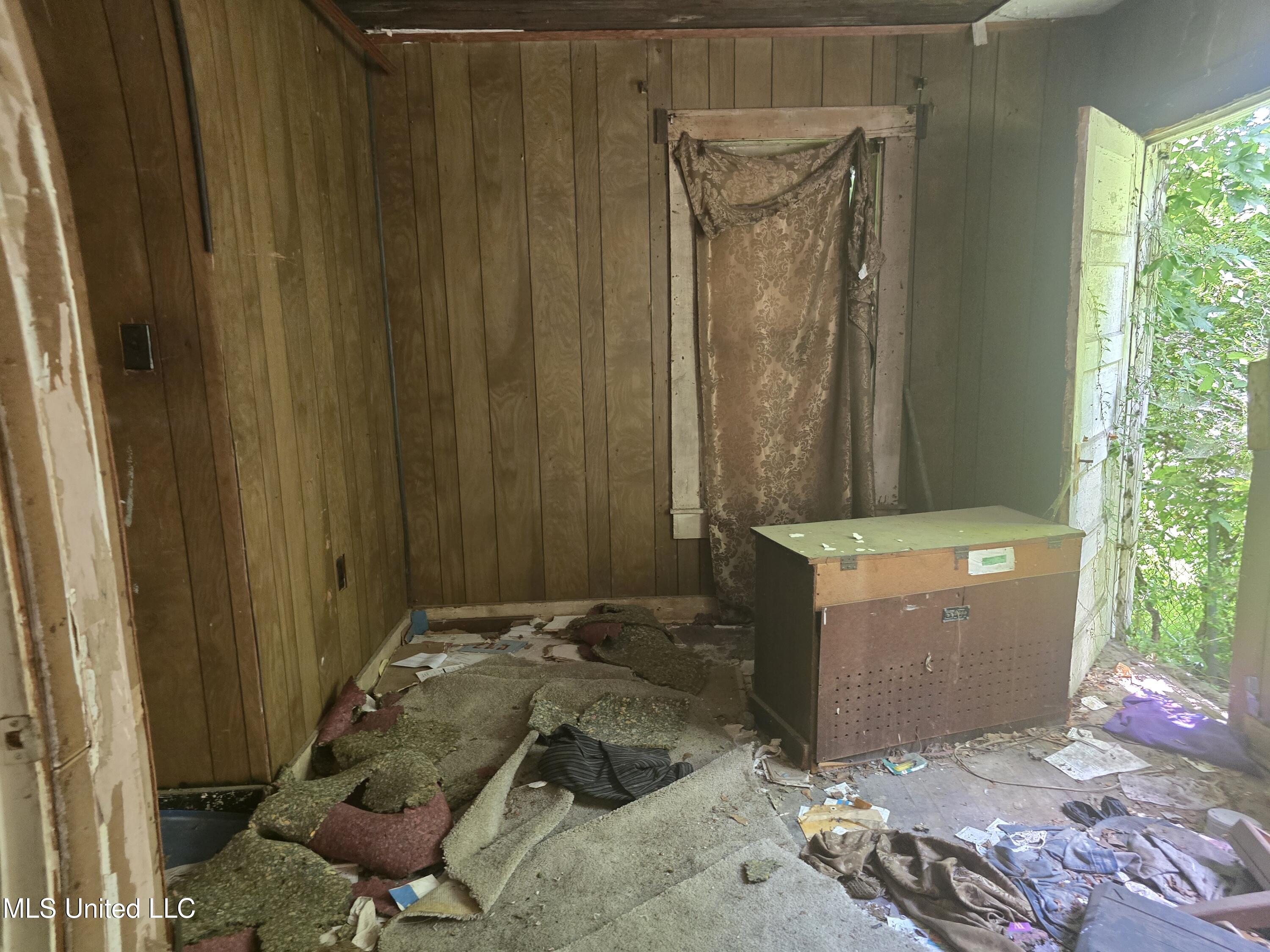 207 Huron Street Property Photo 5