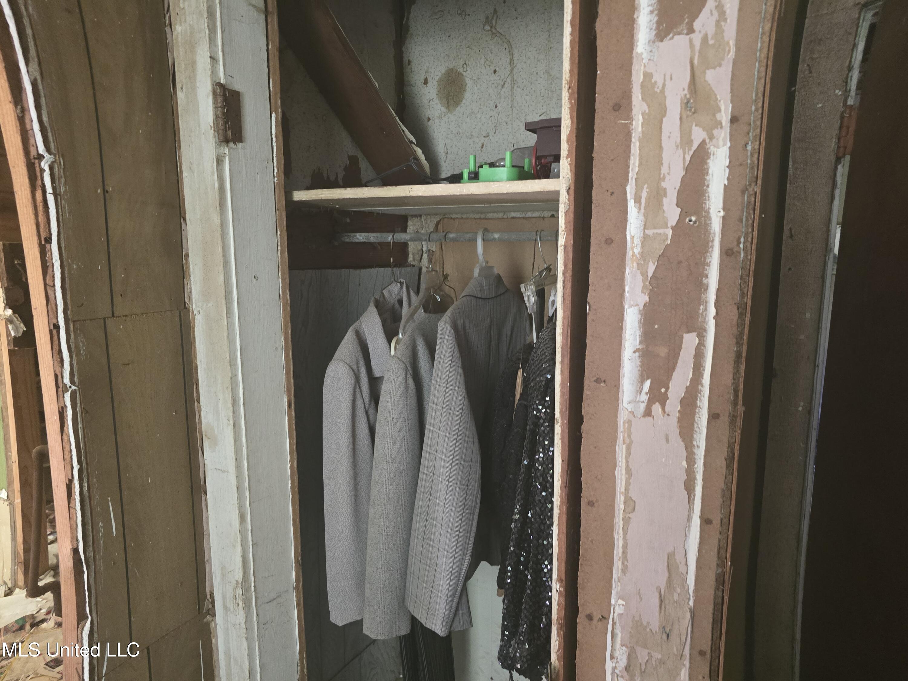 207 Huron Street Property Photo 7