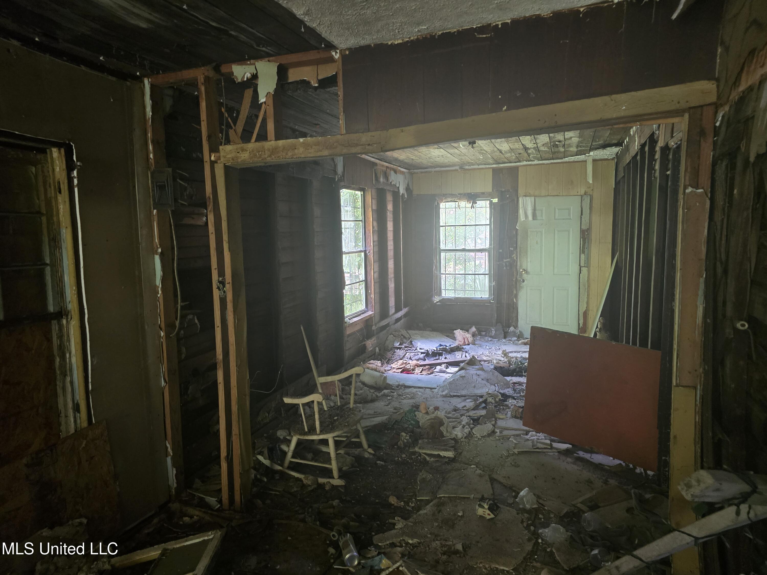 207 Huron Street Property Photo 12