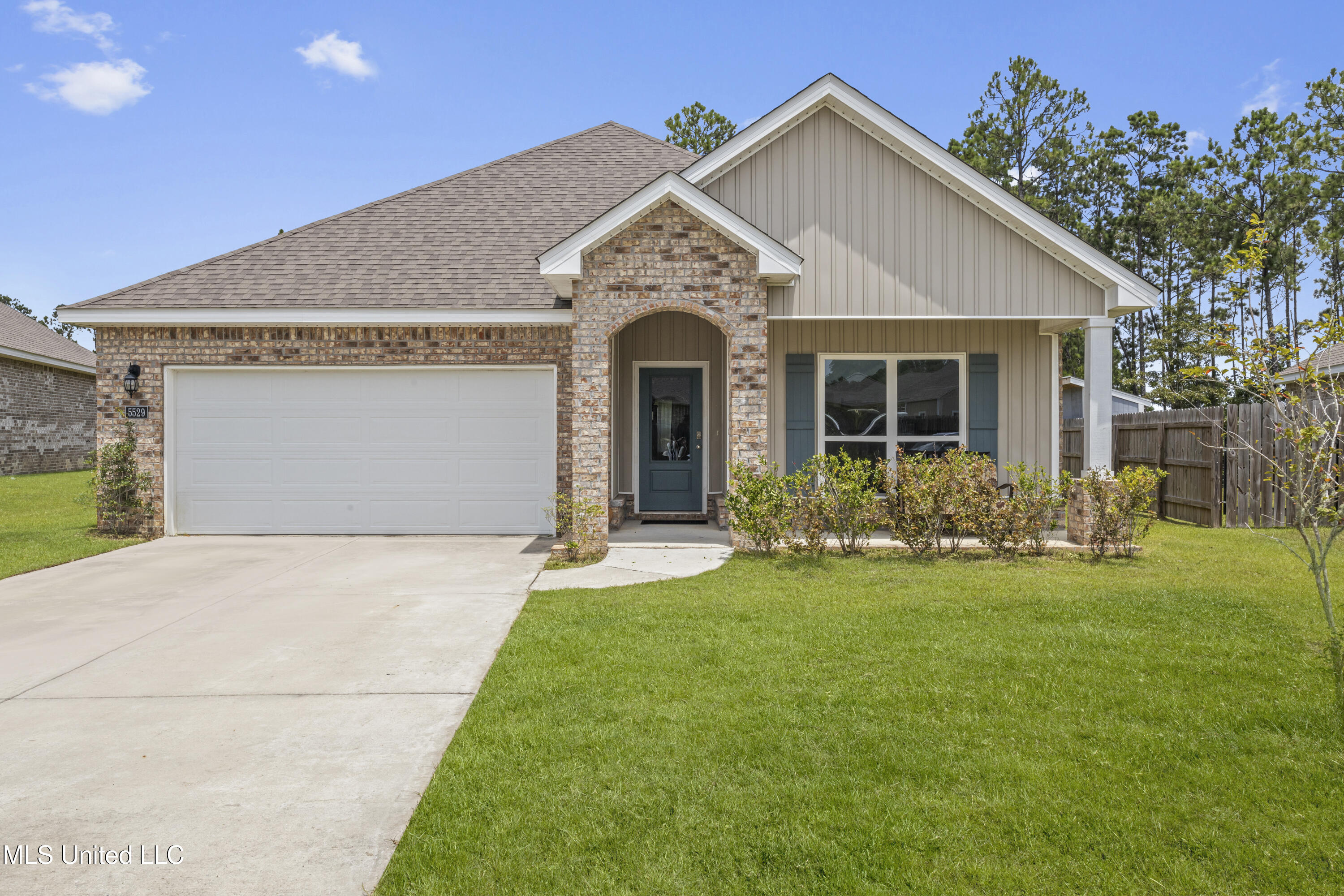 5529 Overland Drive Property Photo 1