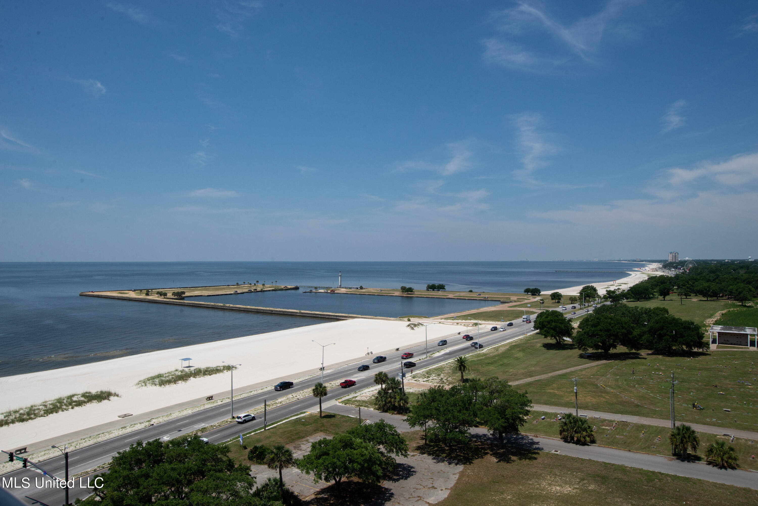 2060 Beach Boulevard Property Photo 4