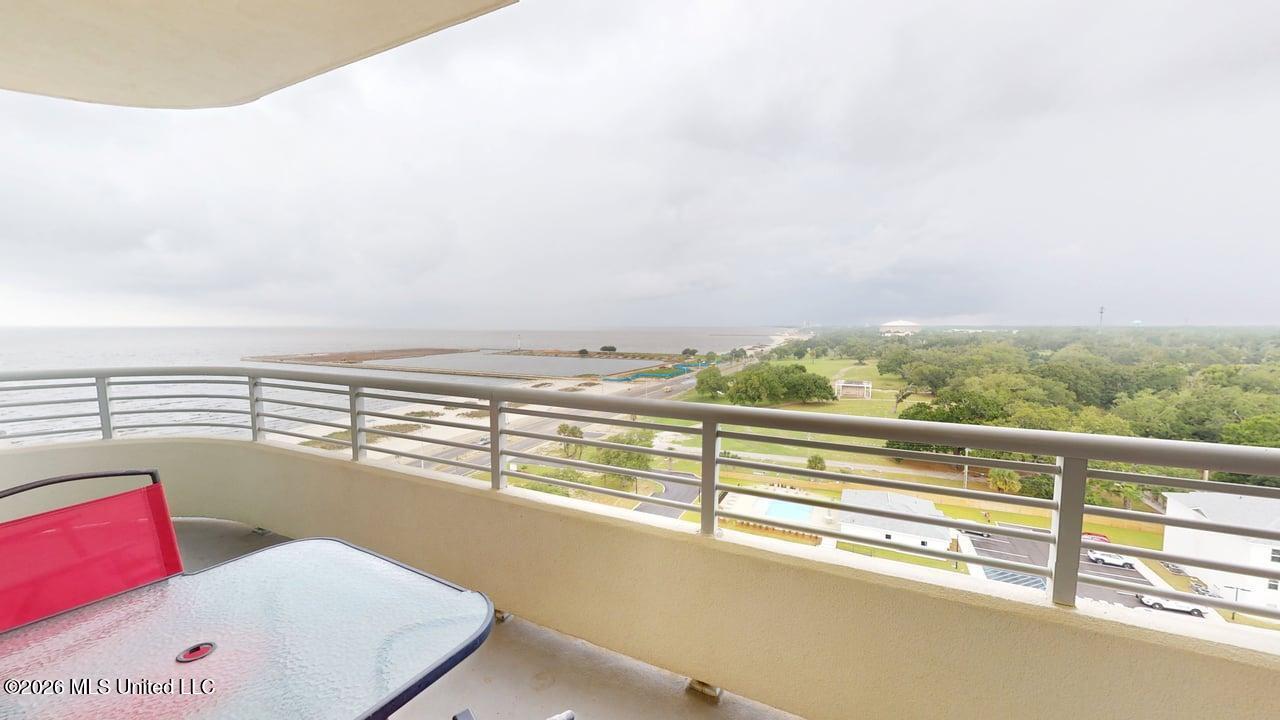 2060 Beach Boulevard Property Photo 5