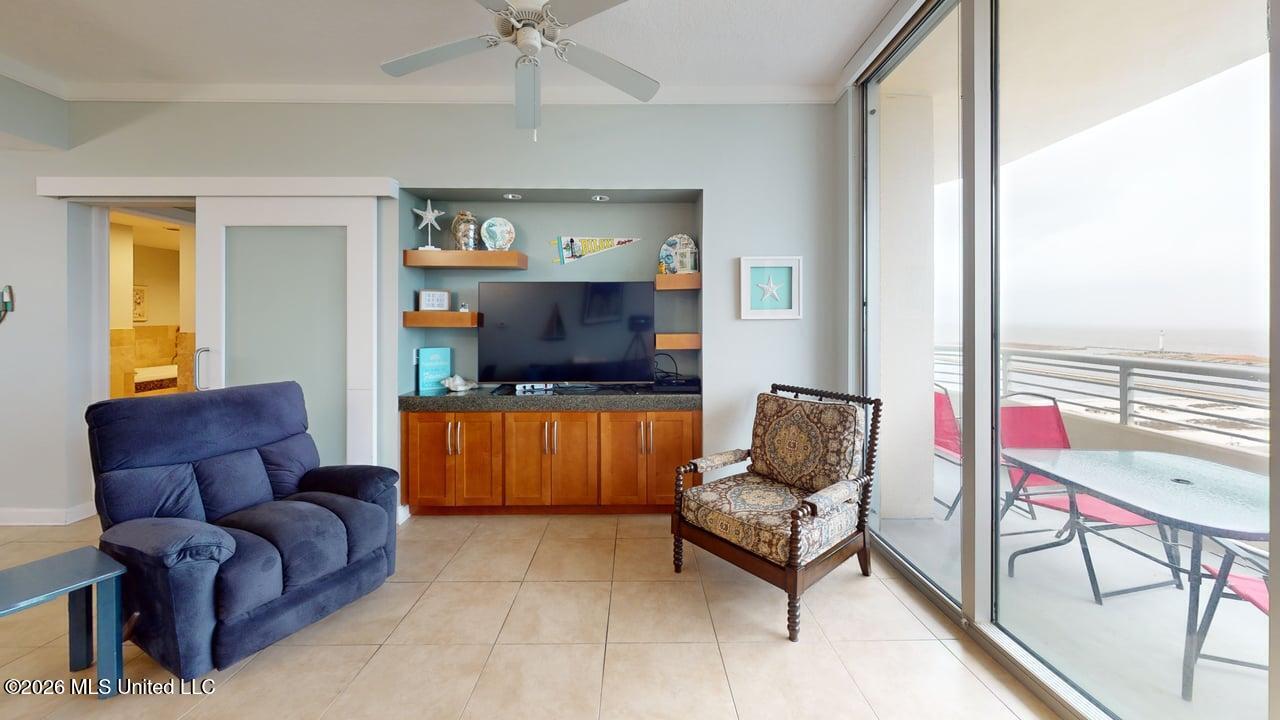 2060 Beach Boulevard Property Photo 8