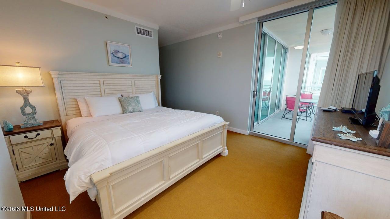 2060 Beach Boulevard Property Photo 28