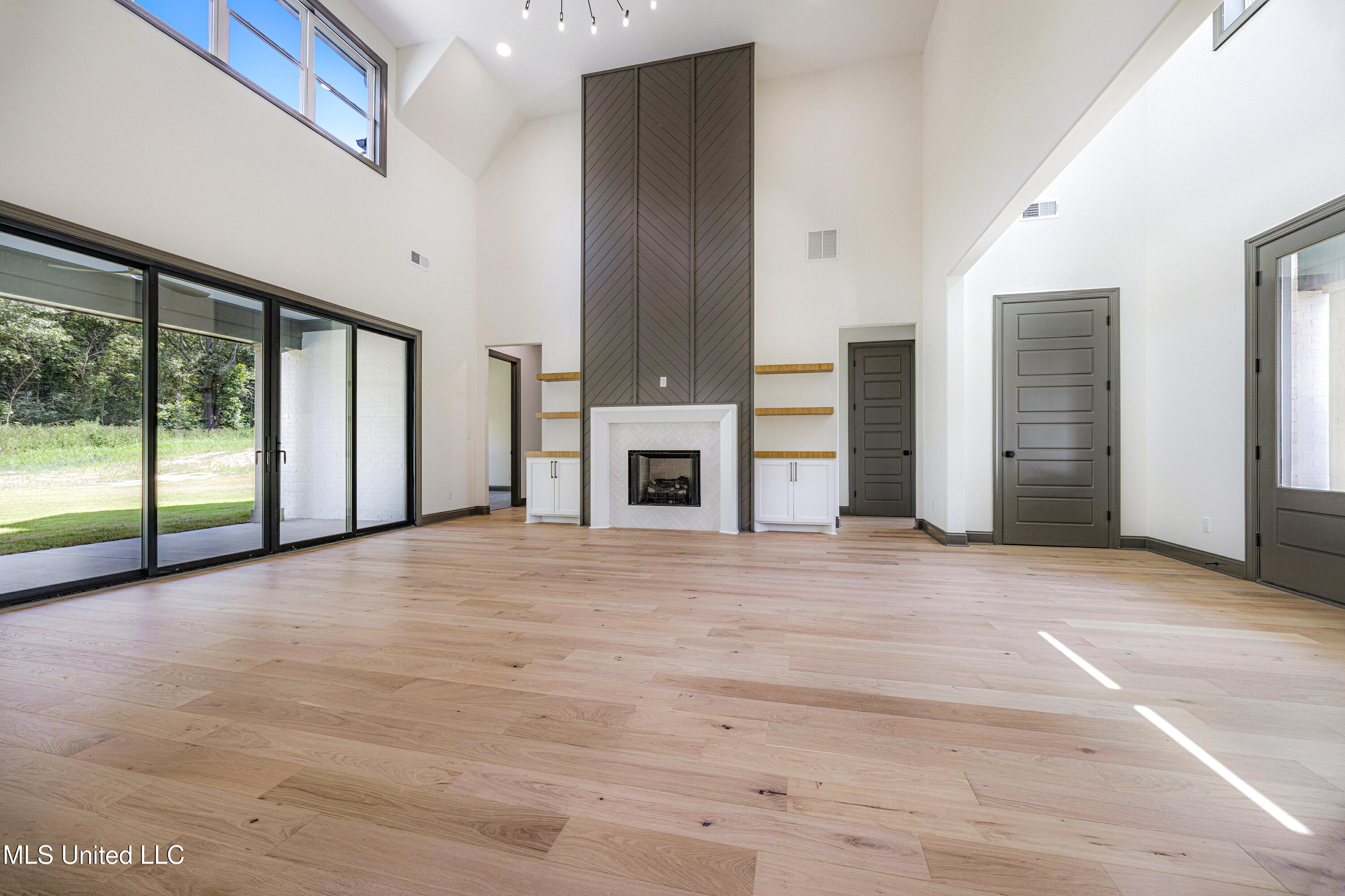 10094 Sunset Crk Drive Property Photo 8