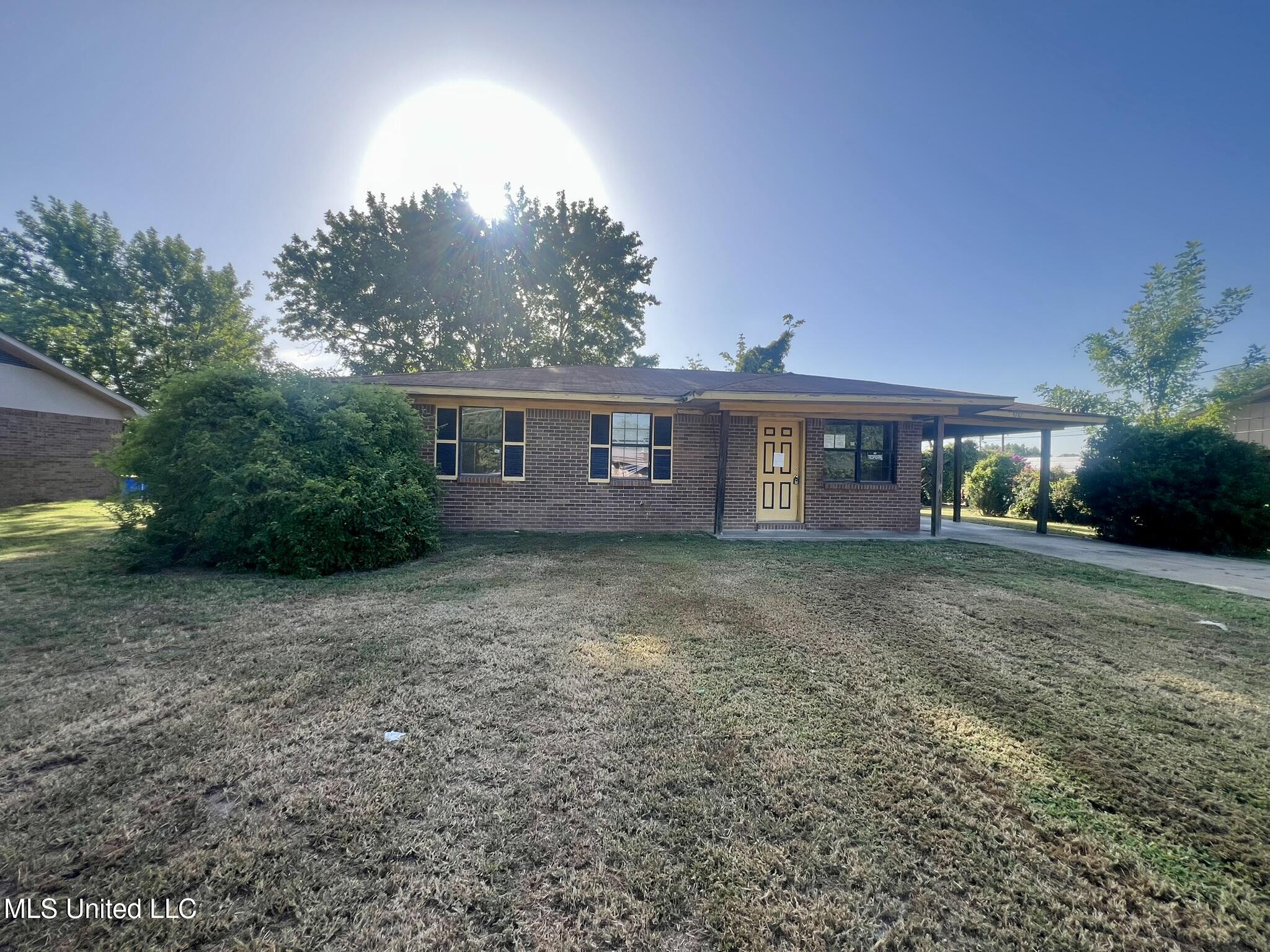 1717 W Juanita Circle Property Photo 1