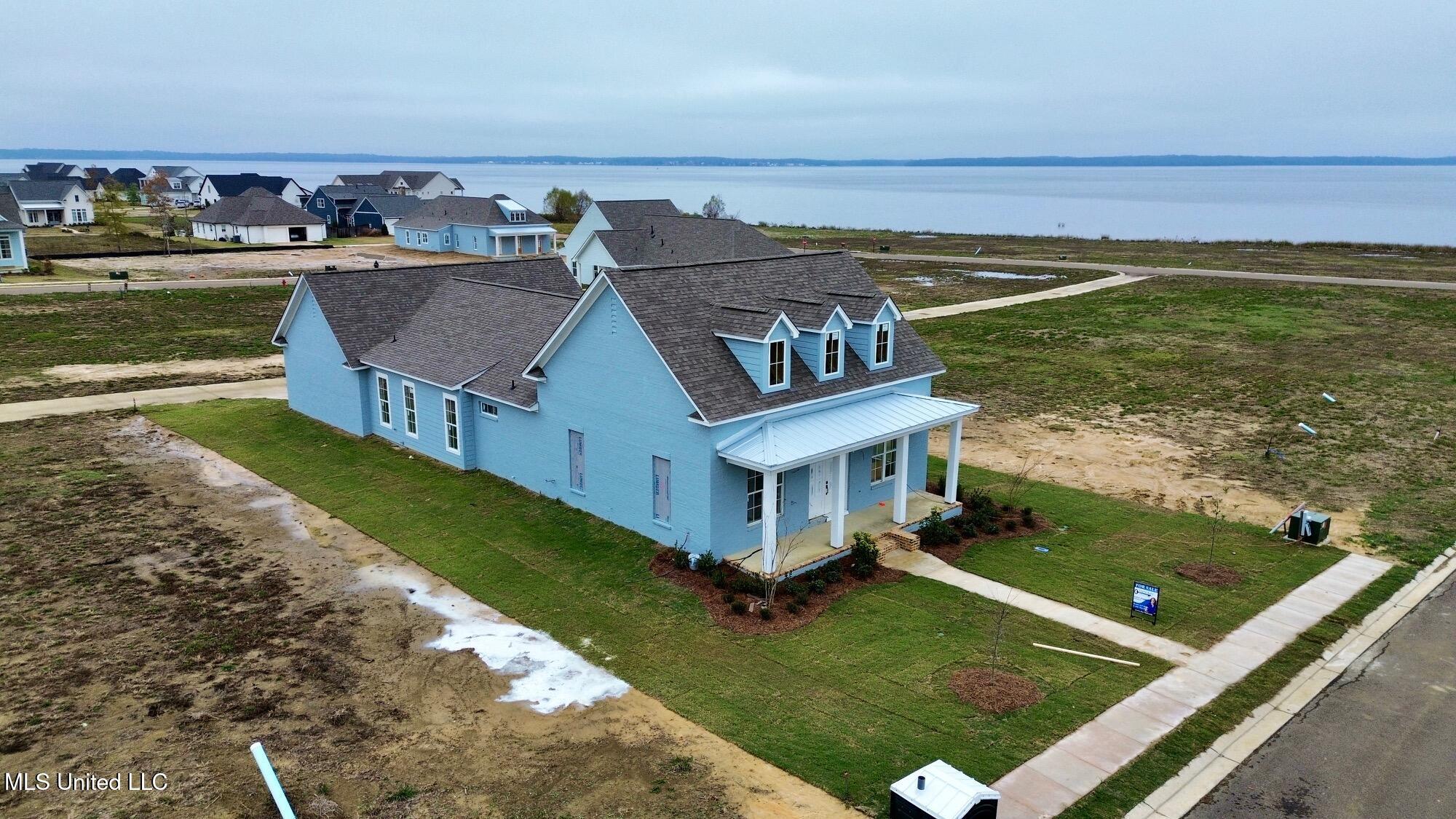 1013 Crepe Myrtle Drive Property Photo 1