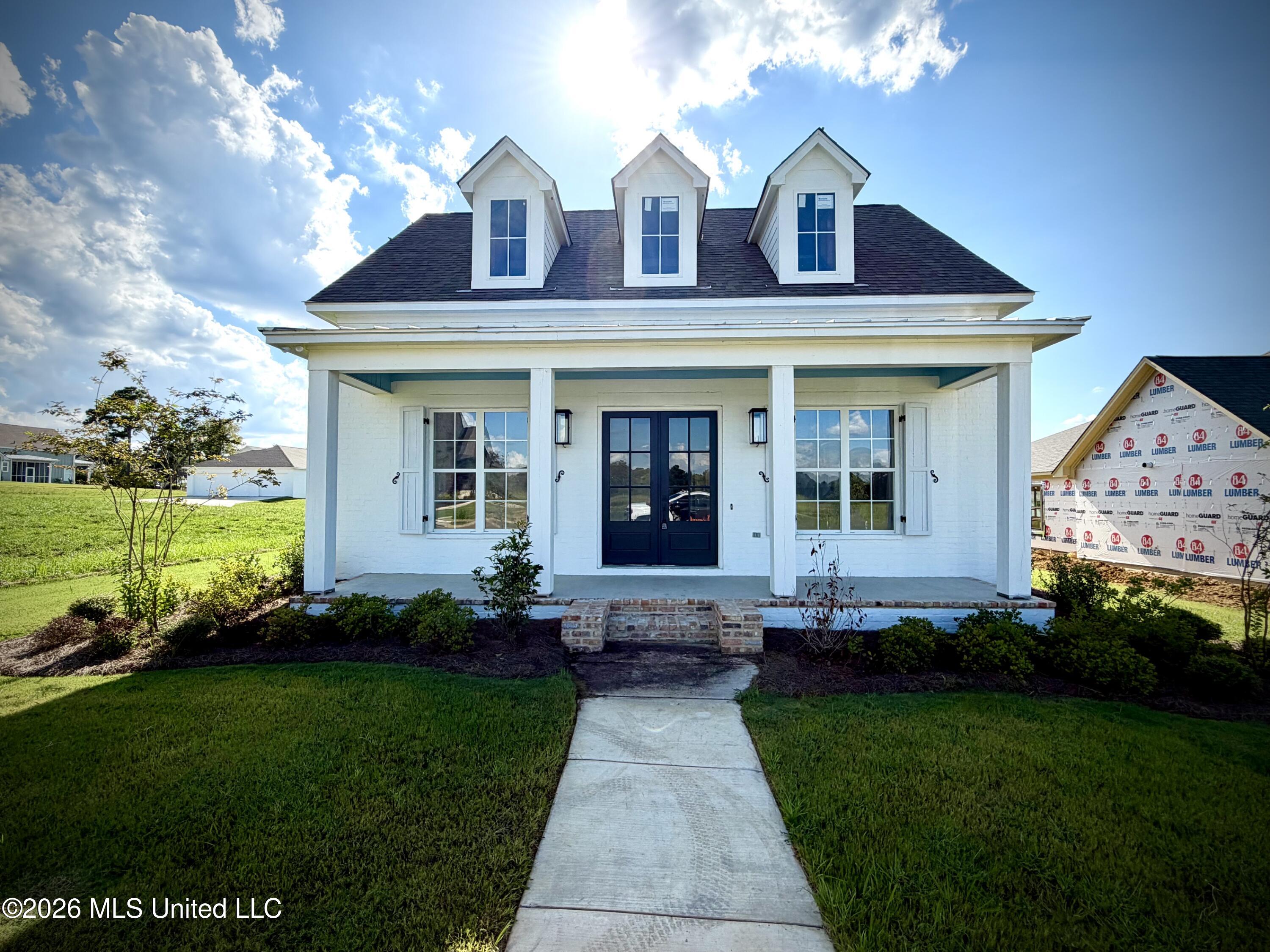 1013 Crepe Myrtle Drive Property Photo 1