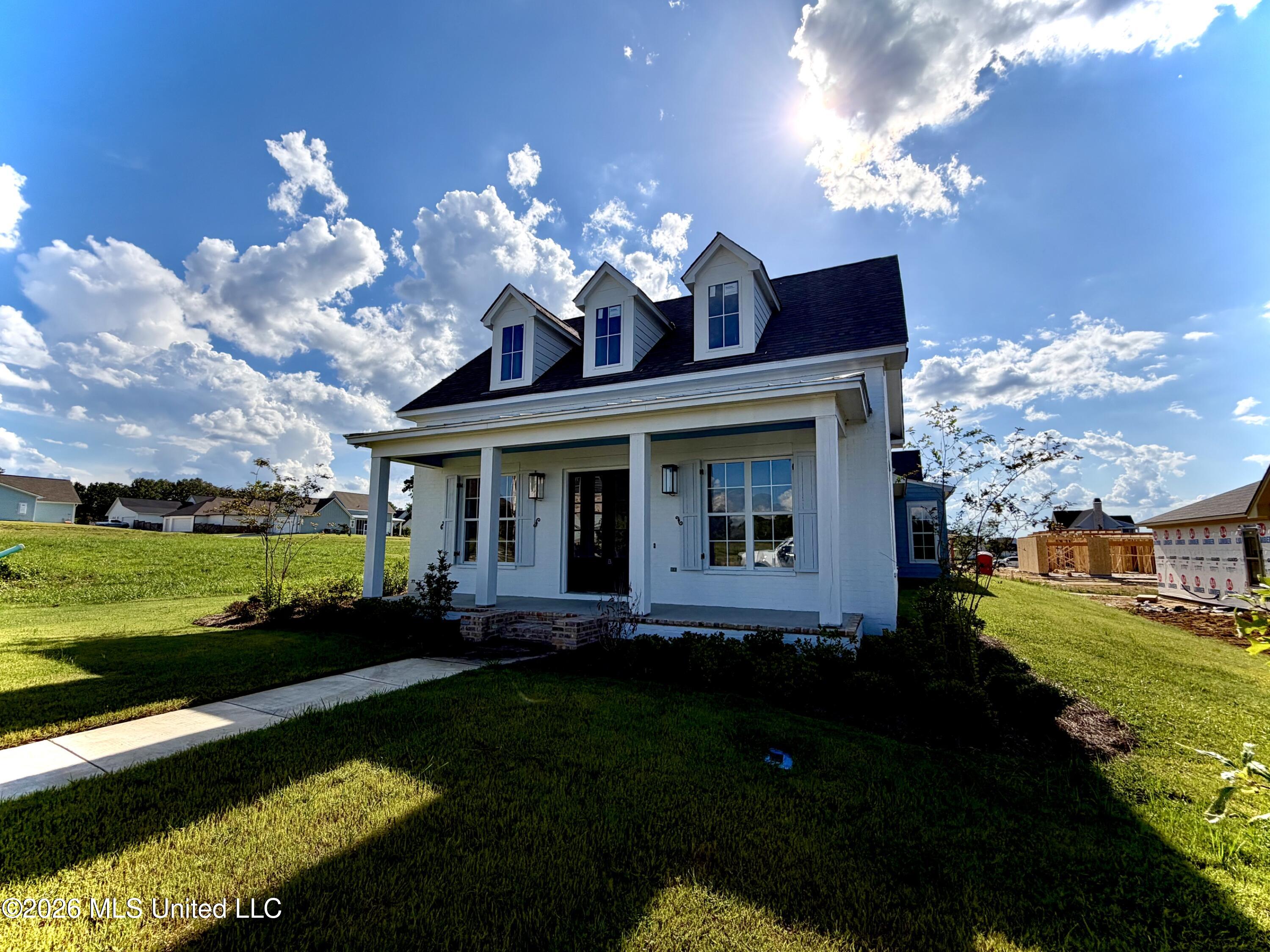 1013 Crepe Myrtle Drive Property Photo 2