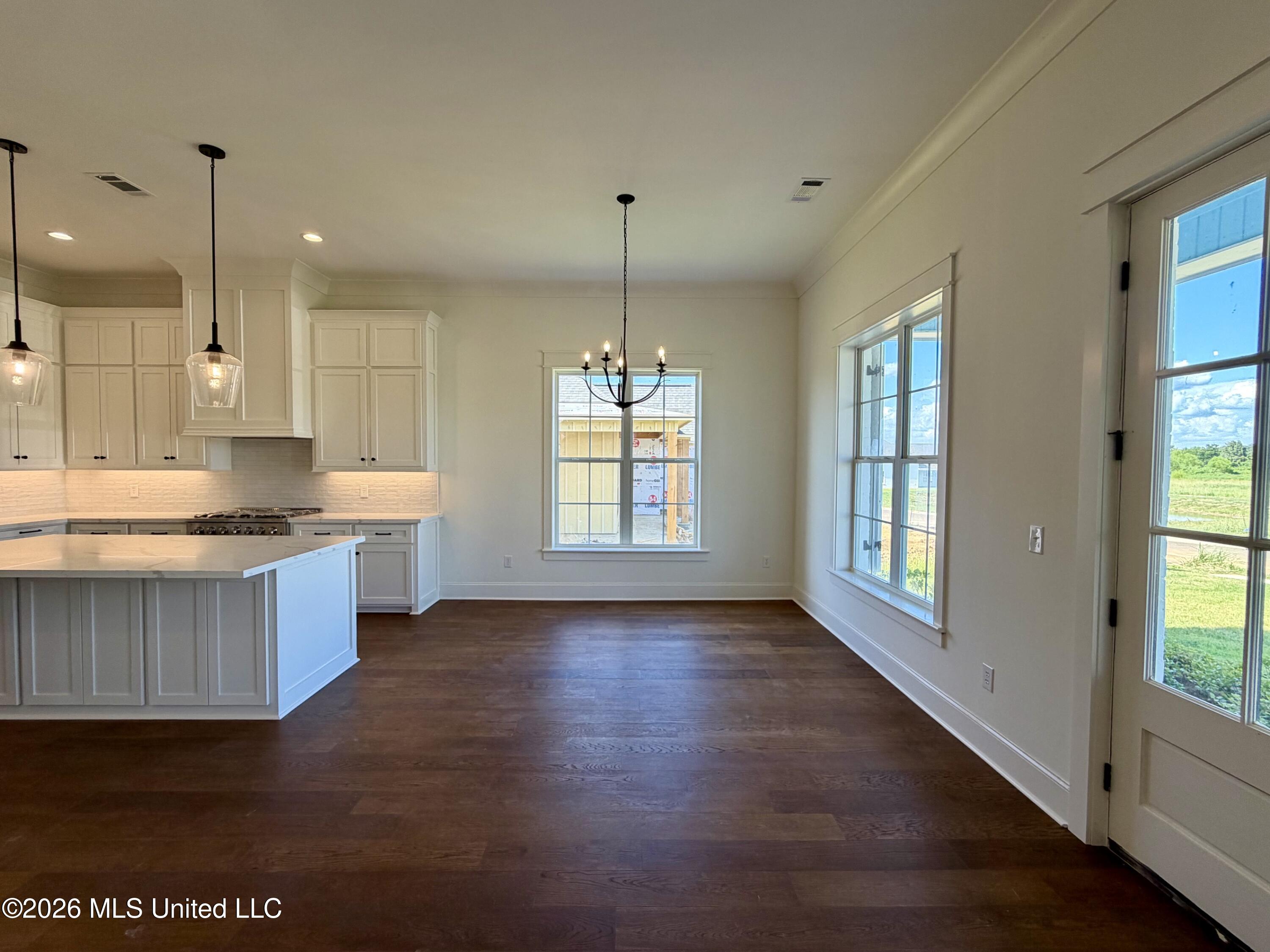 1013 Crepe Myrtle Drive Property Photo 5
