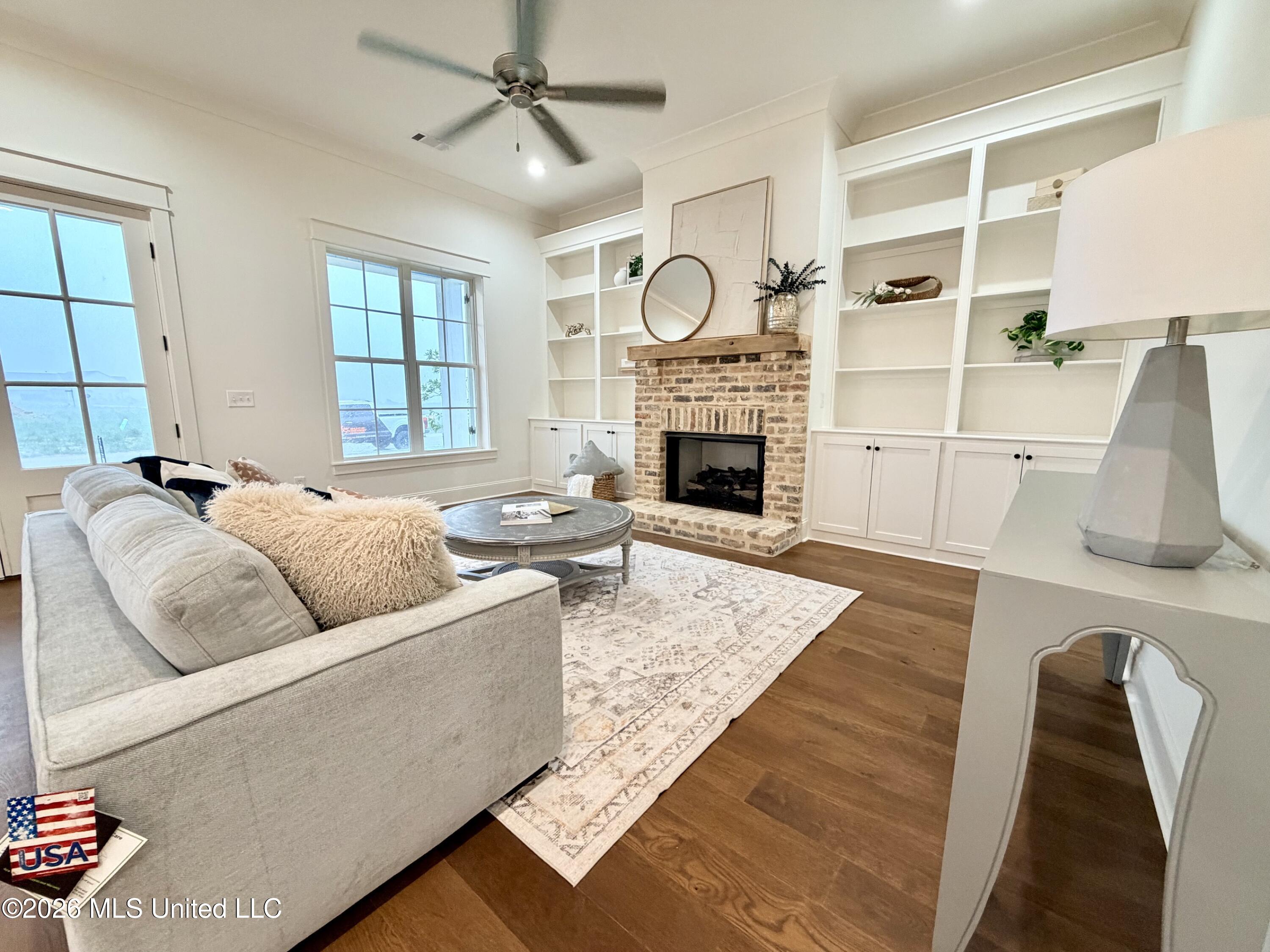 1013 Crepe Myrtle Drive Property Photo 6